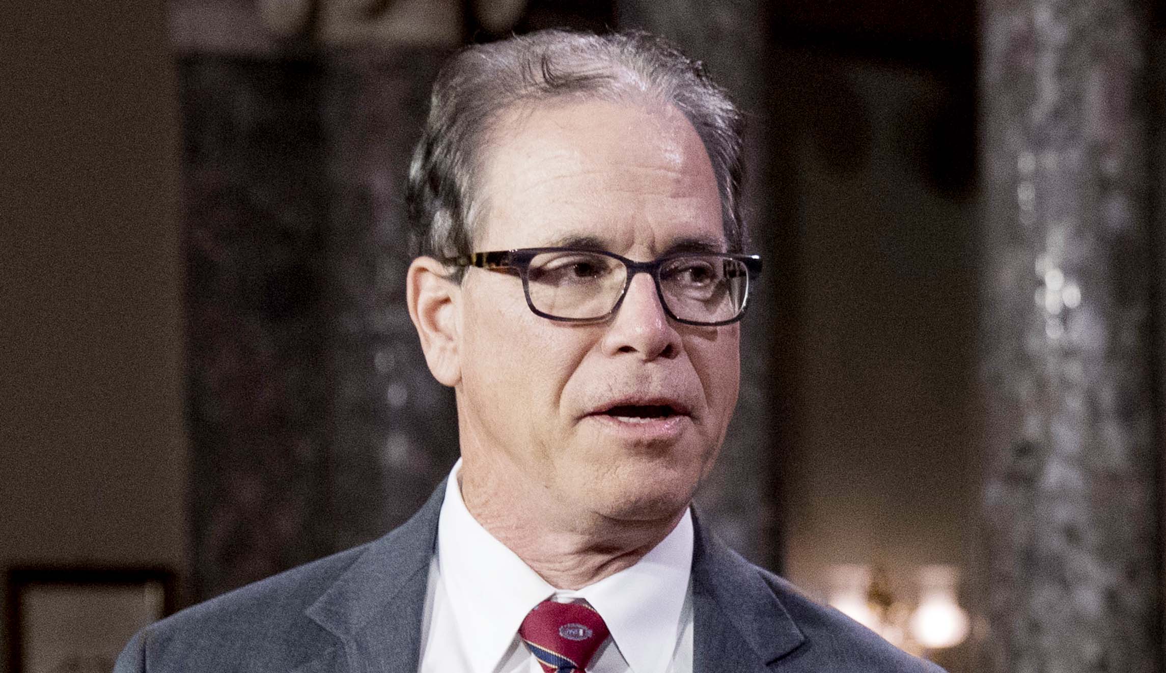 Mike Braun challenges Democrats with amendment to end electric car credits for wealthy