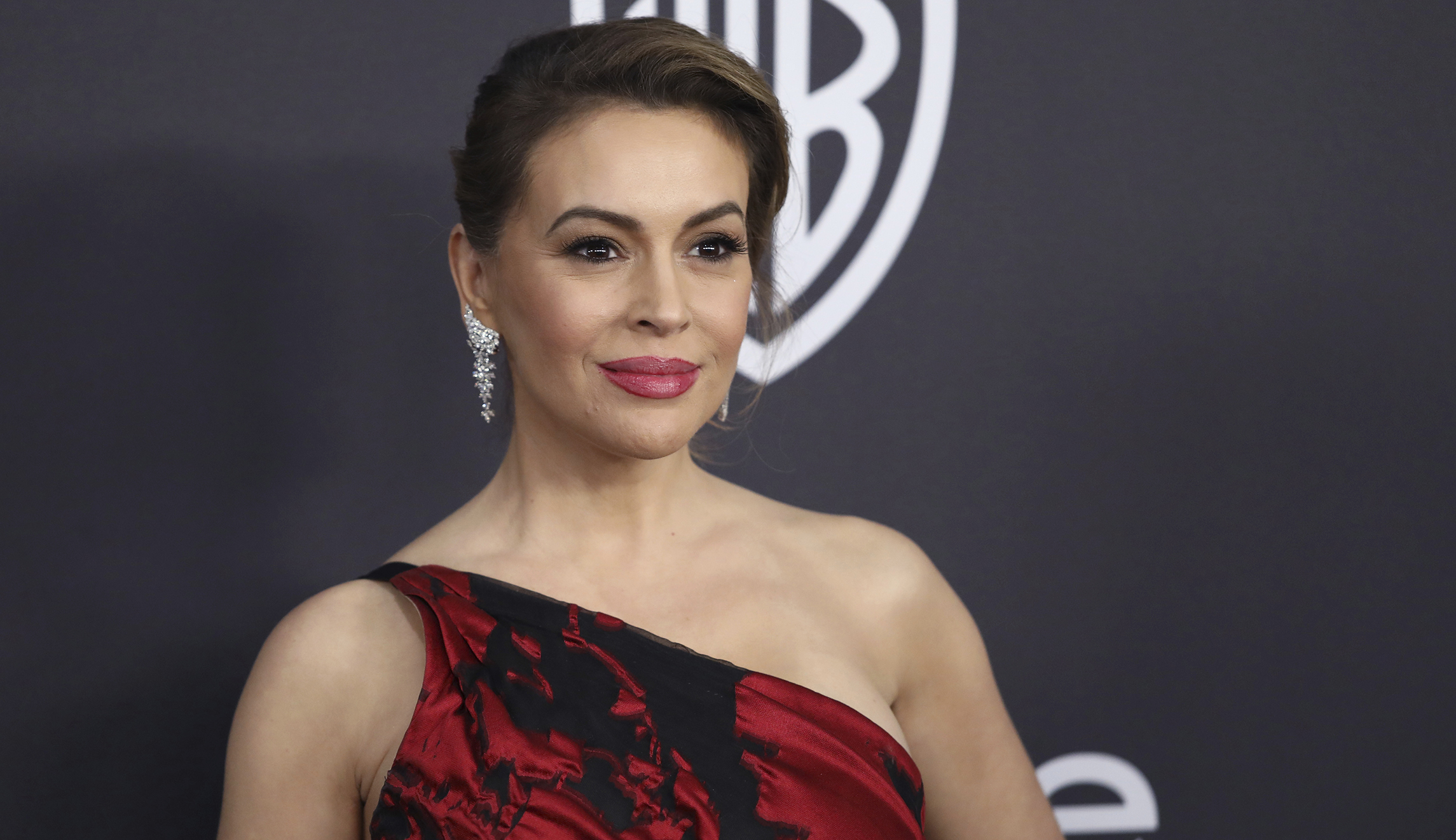 Alyssa Milano compares Trump supporters to KKK: ‘The red MAGA hat is the new white hood’