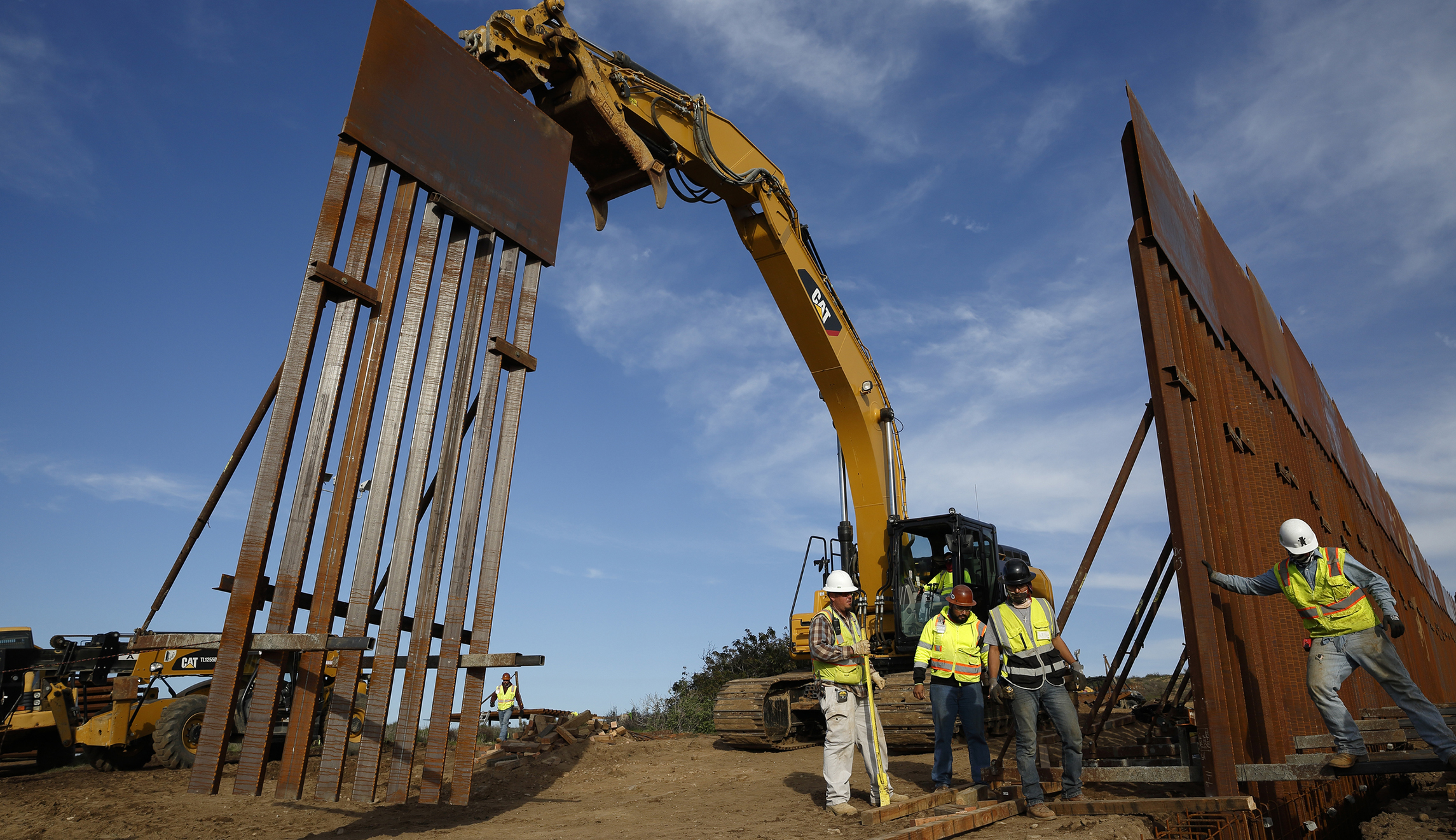 Steel slat prototype for Trump’s border wall vulnerable to sawing