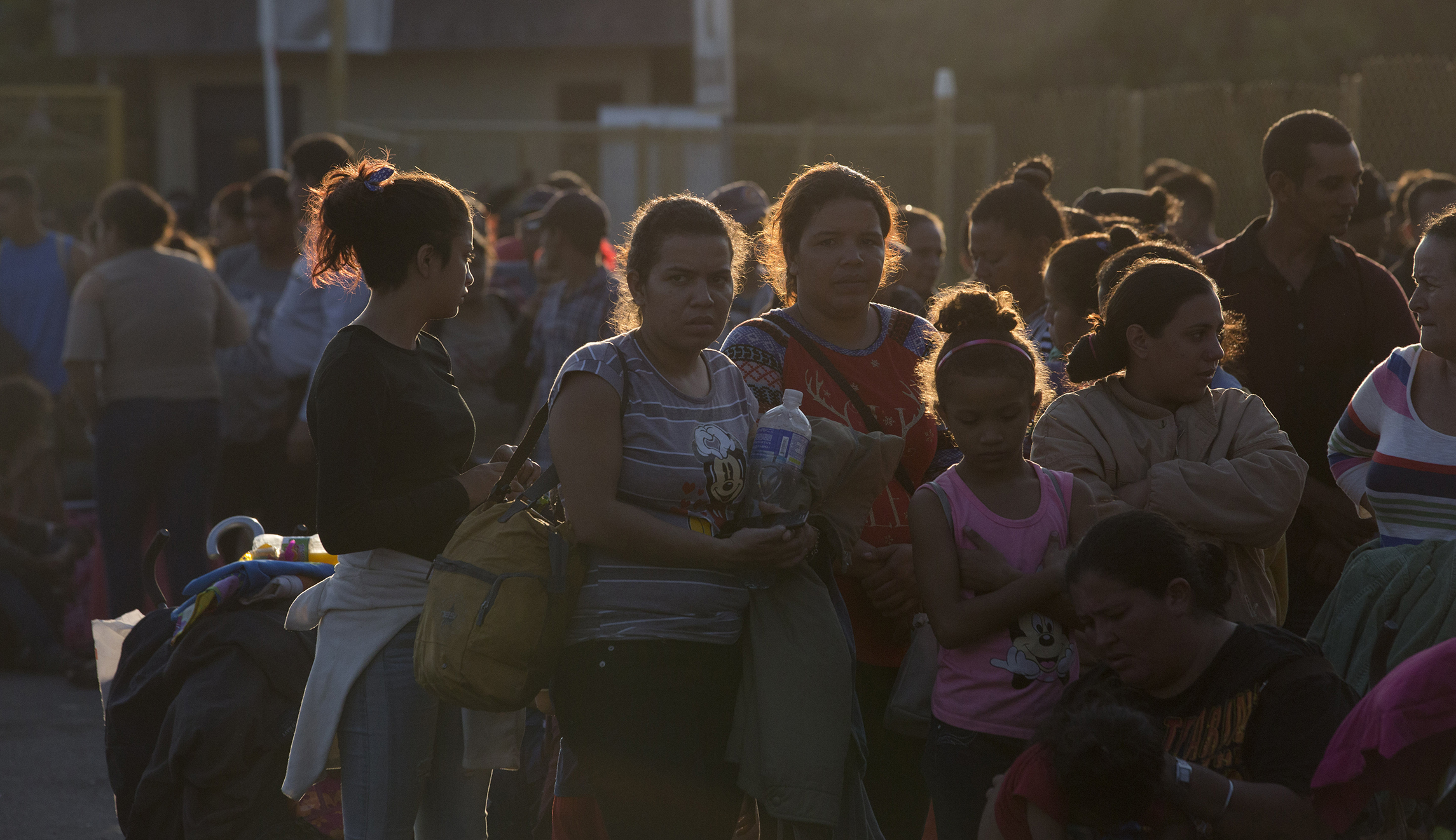Some 700 Cuban migrants join Central American caravan traveling on foot to US-Mexico border