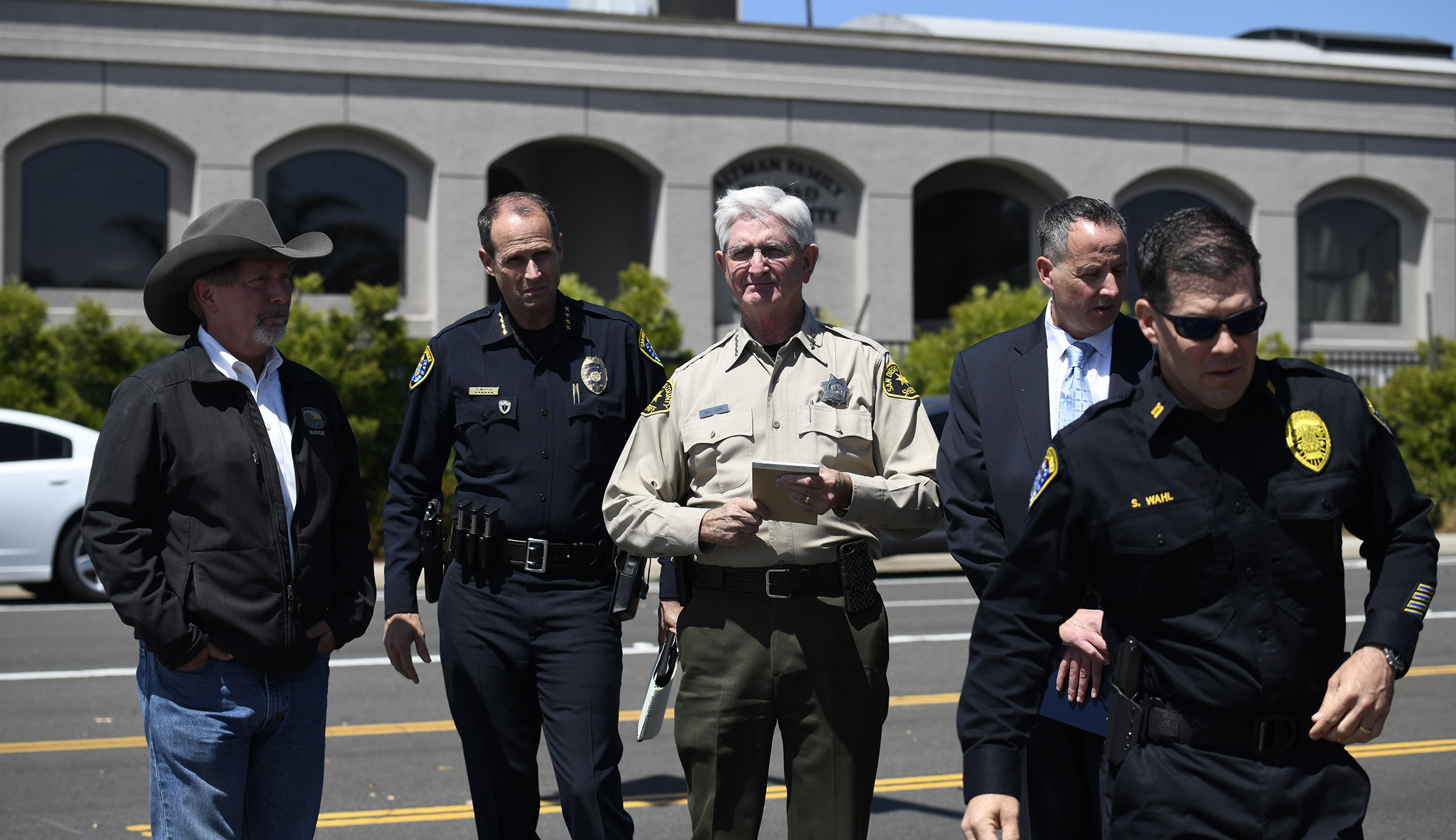 1 dead, 3 injured in synagogue shooting near San Diego