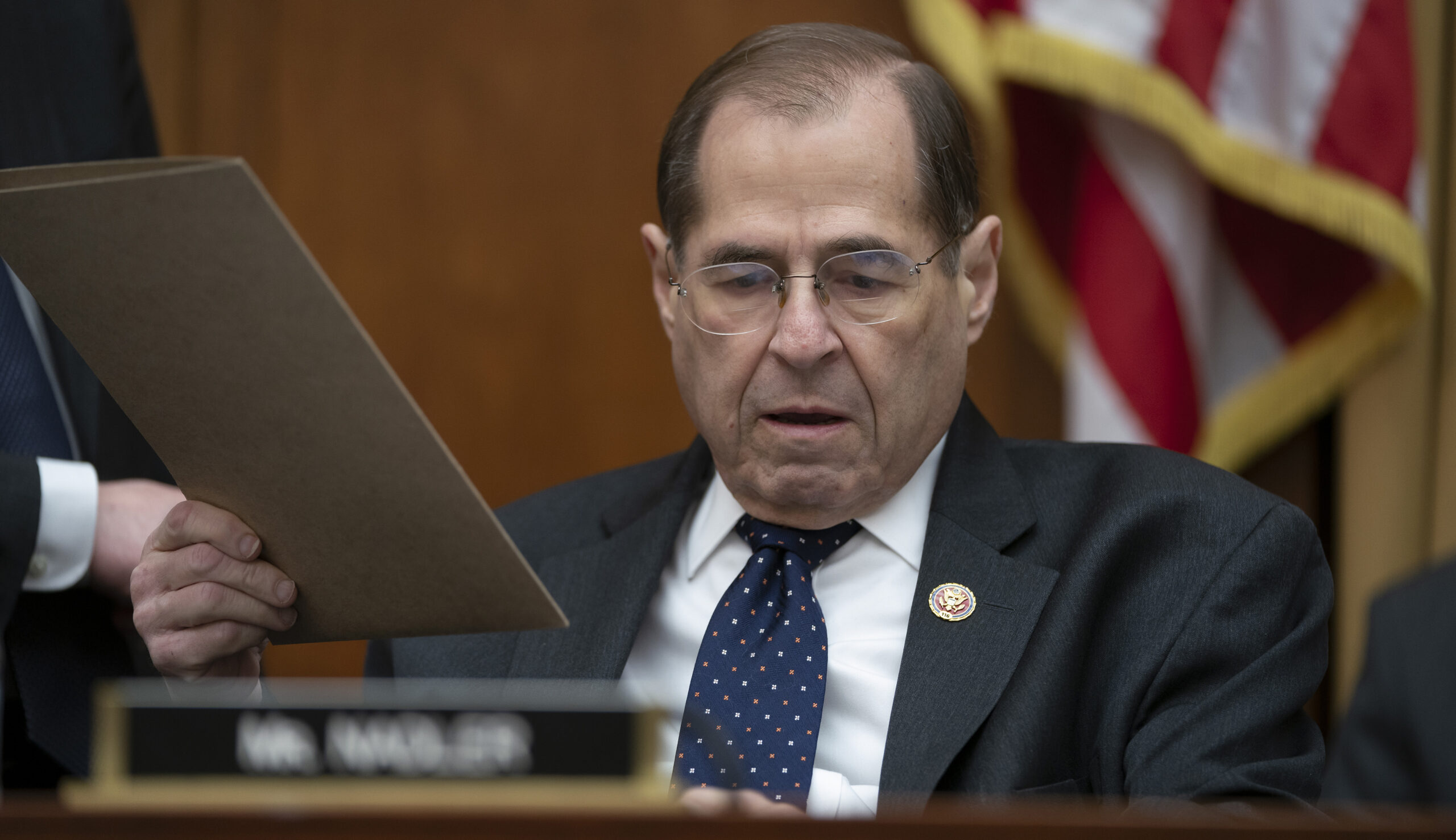 House Democrats vote to grill Barr with staff lawyers