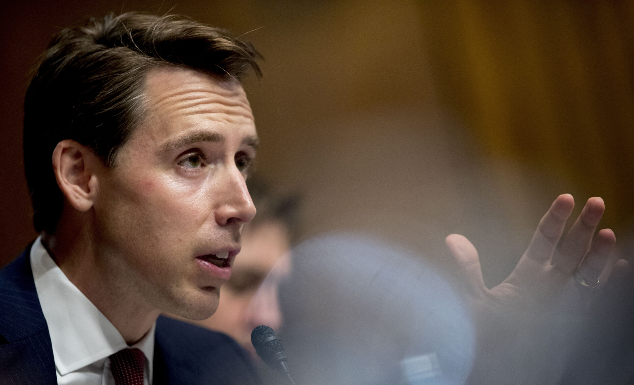 Republican Hawley introduces bill to weaken dollar to counter China