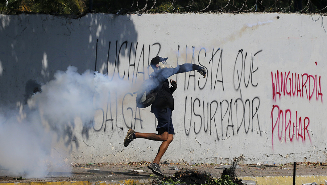 Military intervention in Venezuela? It’s not that easy