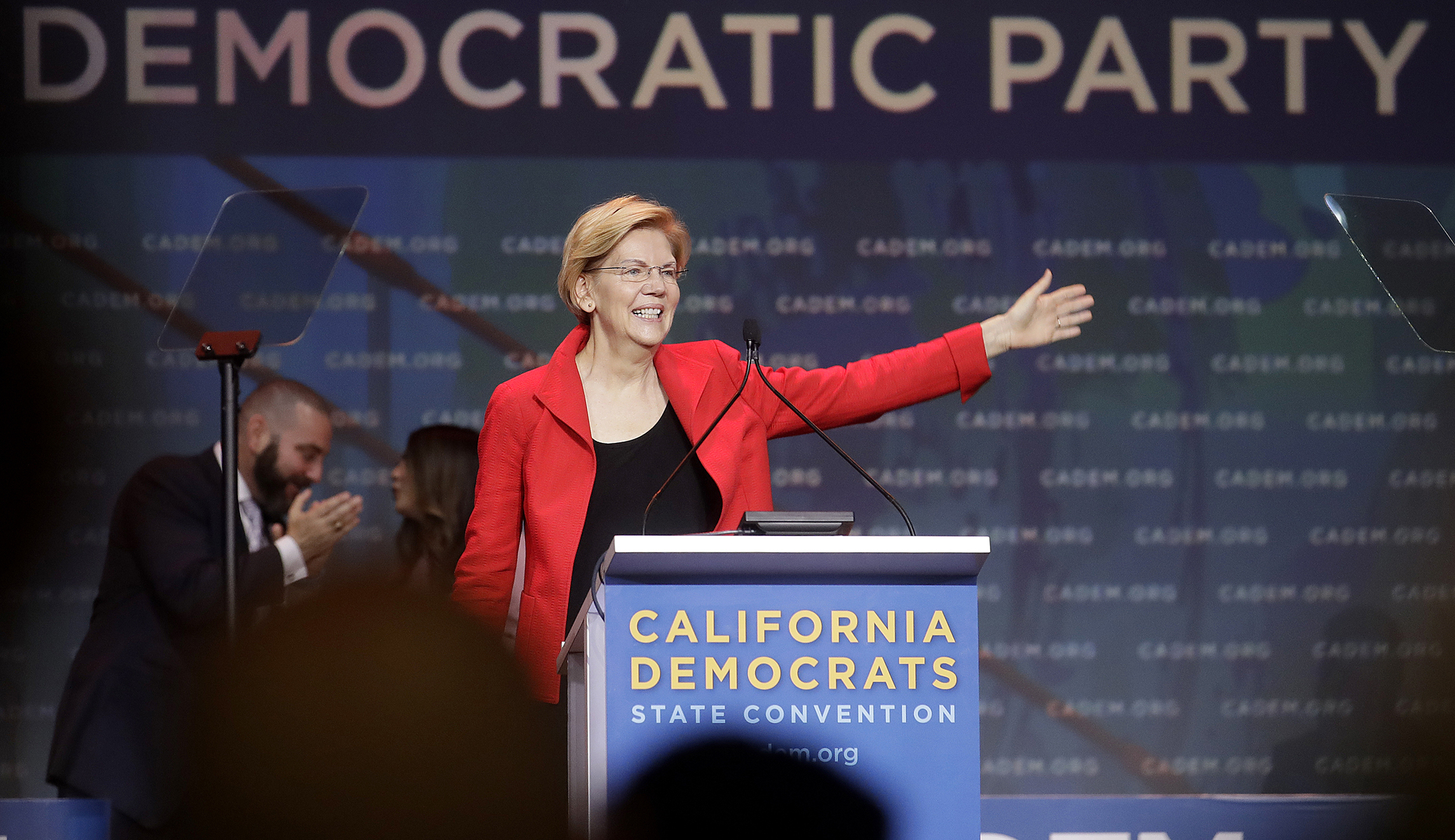 Warren swipes at Biden: ‘The time for small ideas is over’