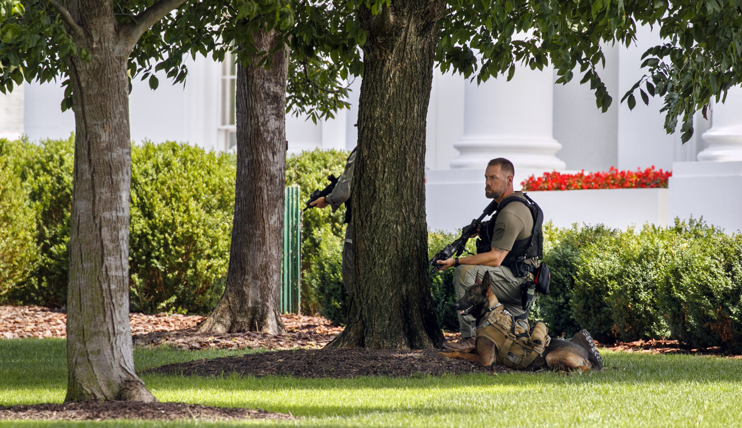 White House put on lockdown in response to suspicious backpack