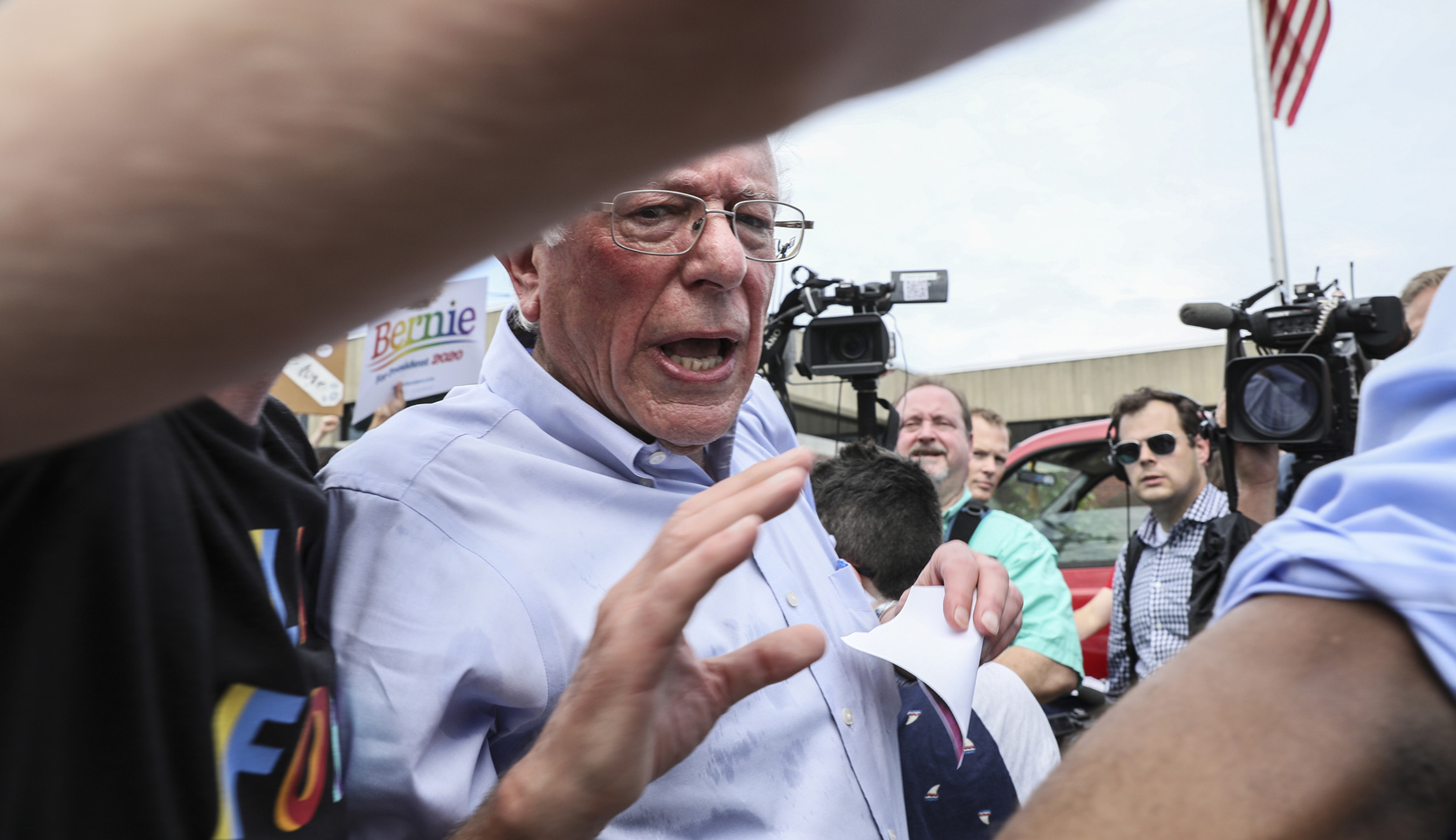 Bernie Sanders flees for exit after being asked about busing