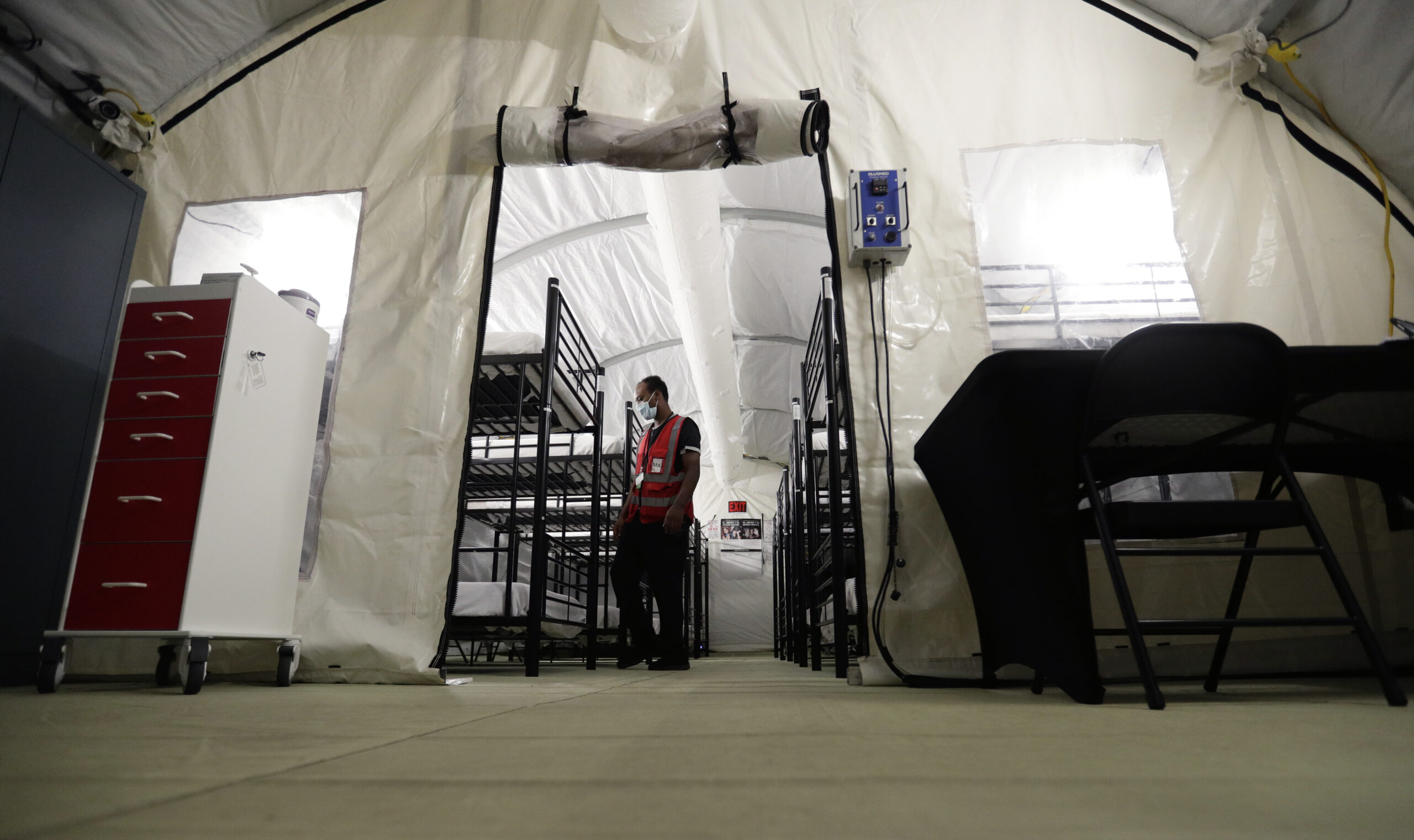 ‘I can’t handle this:’ Doctors treating migrants on the border are walking out