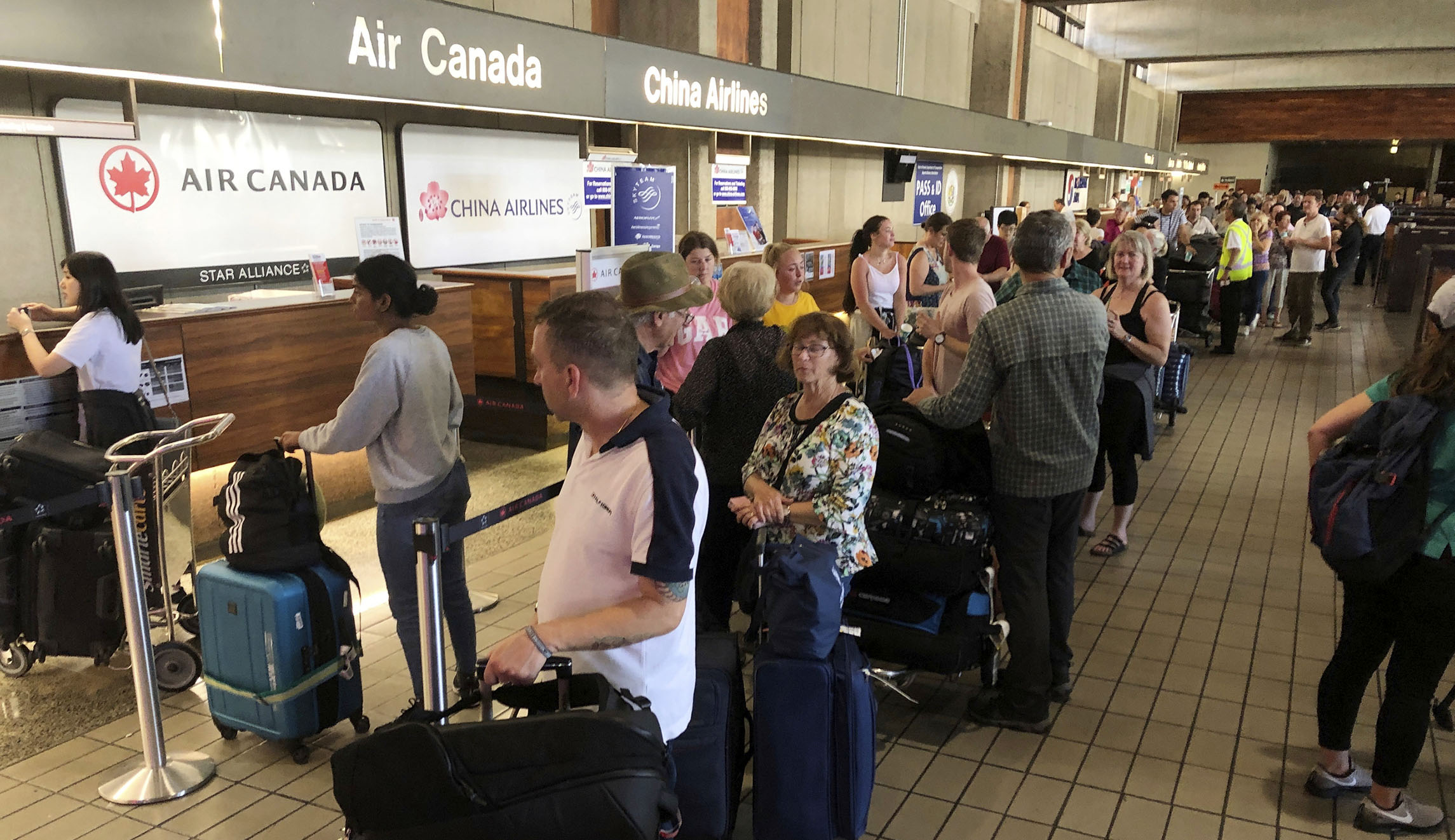 Air Canada flight diverts to Hawaii after turbulence injures dozens