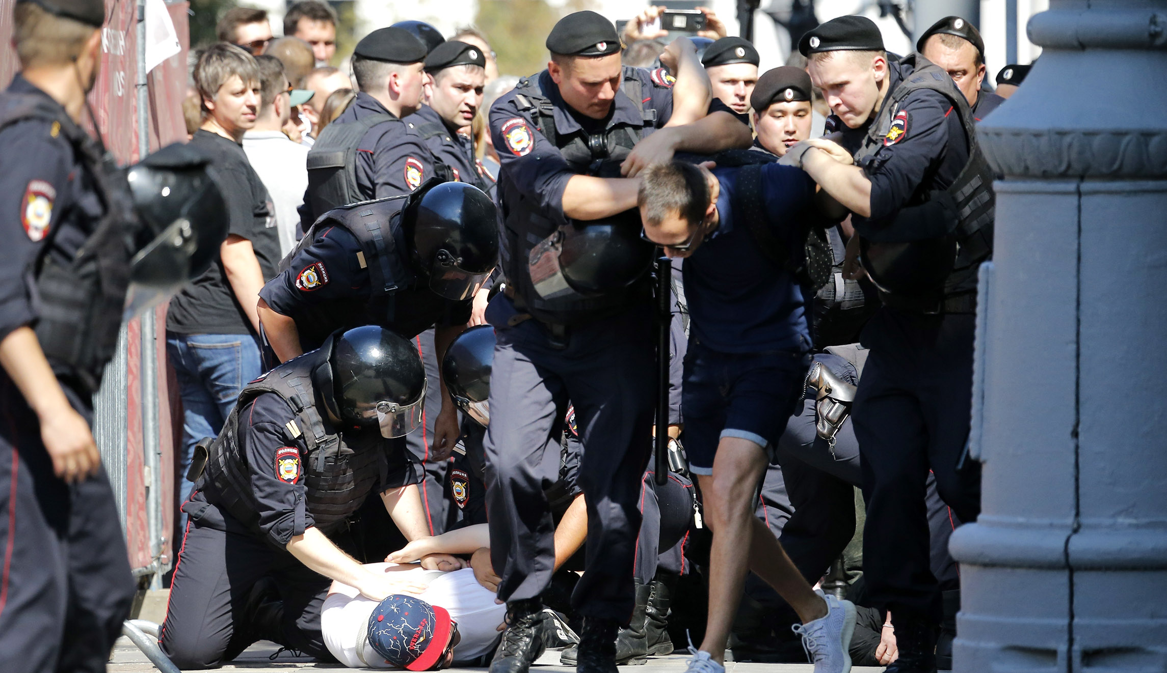 Moscow police arrest more than 600 people at election protest