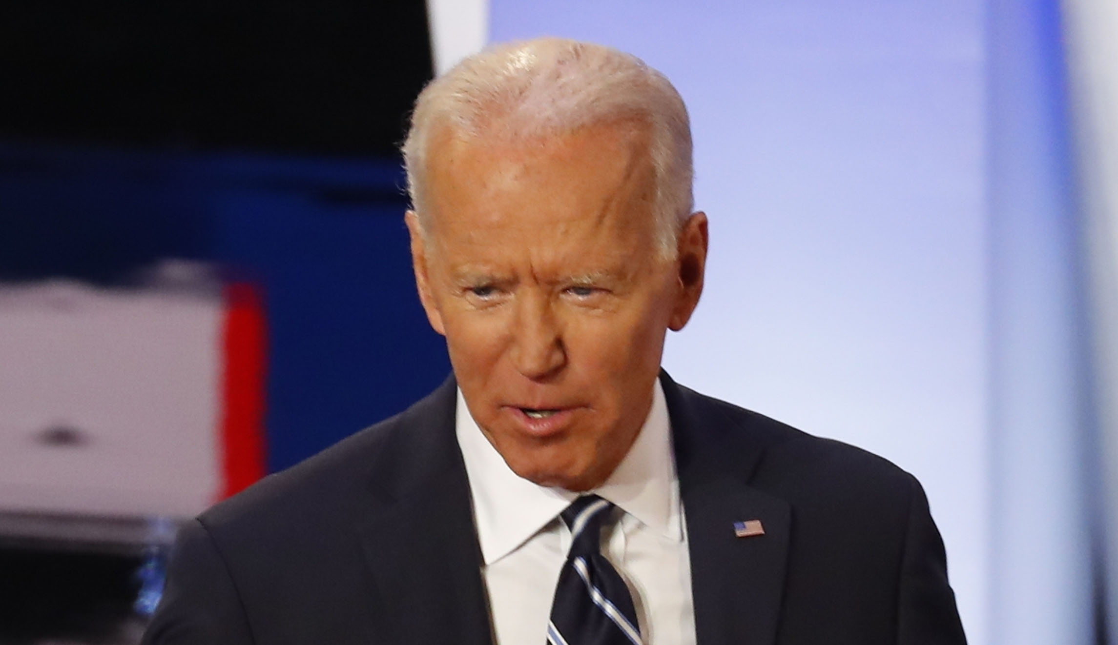 ‘Bizarre’: Biden slams Democratic debate rivals for attacking Obama