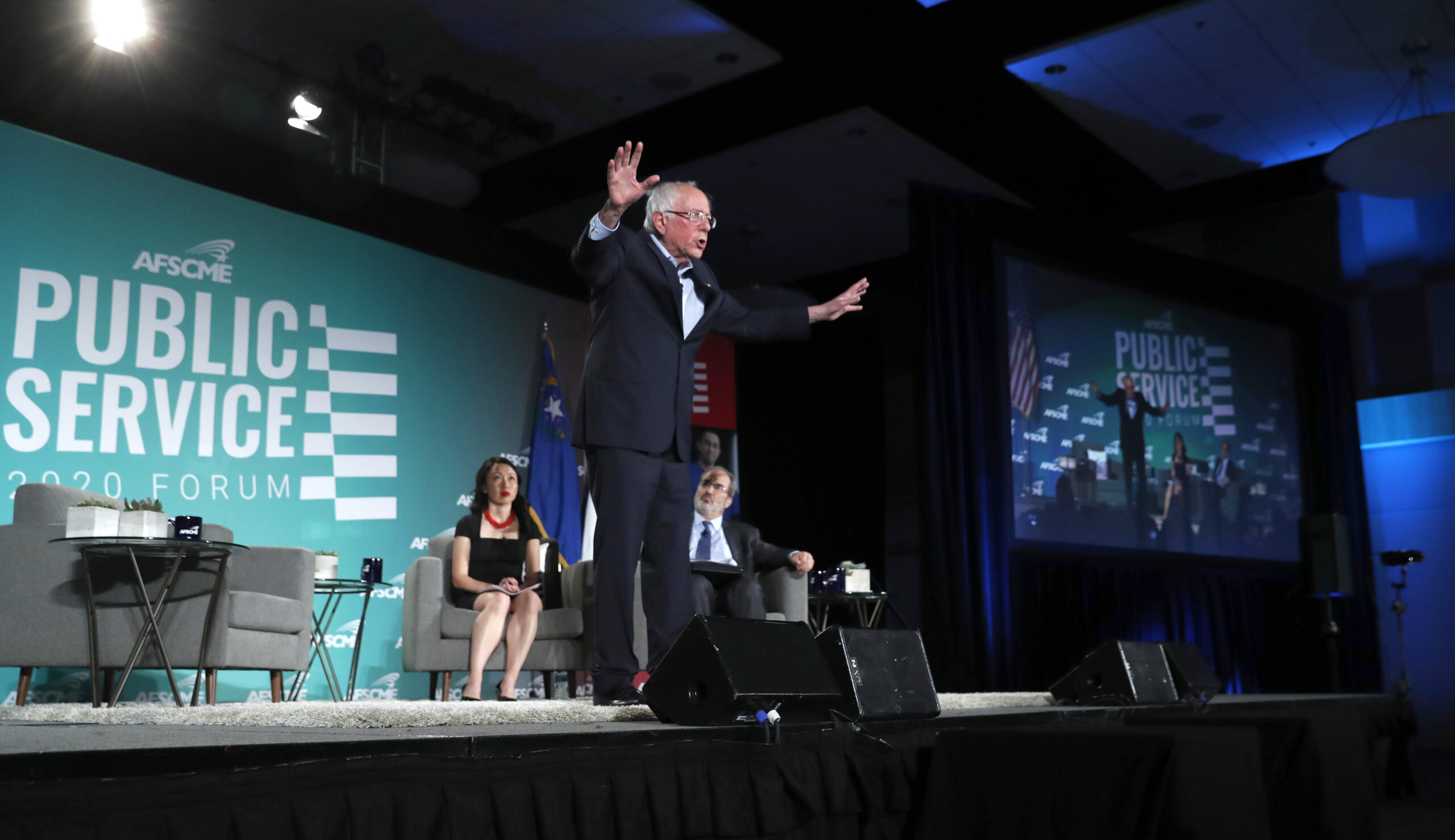 2020 Democrats promise AFSCME members they’ll toss state ‘right to work’ laws