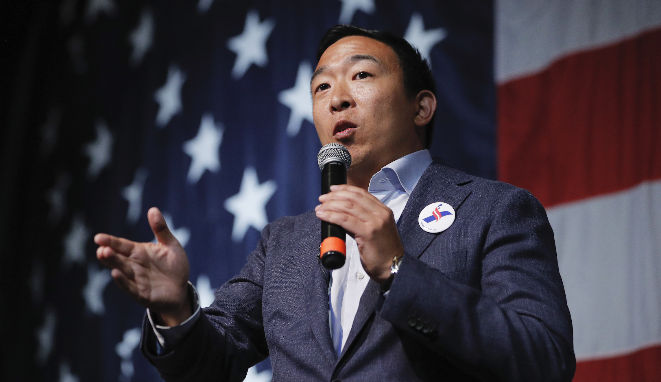Yang and Booker complain about missing ‘all-white’ Iowa debate stage