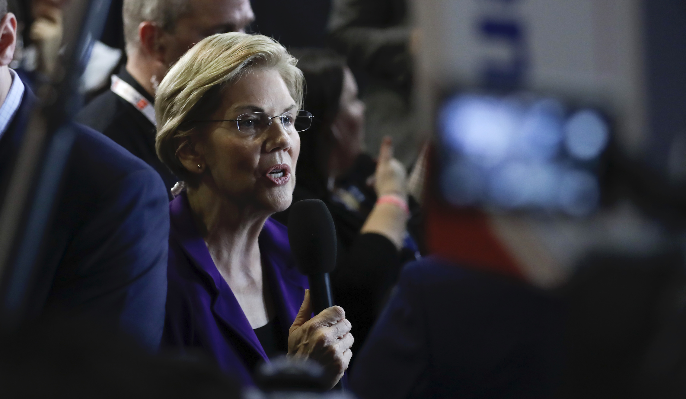 Elizabeth Warren downplays AOC endorsement snub