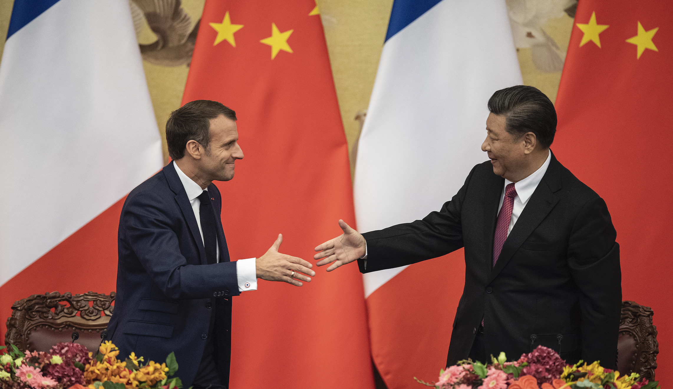 France’s Macron bows before Xi before even arriving in Beijing