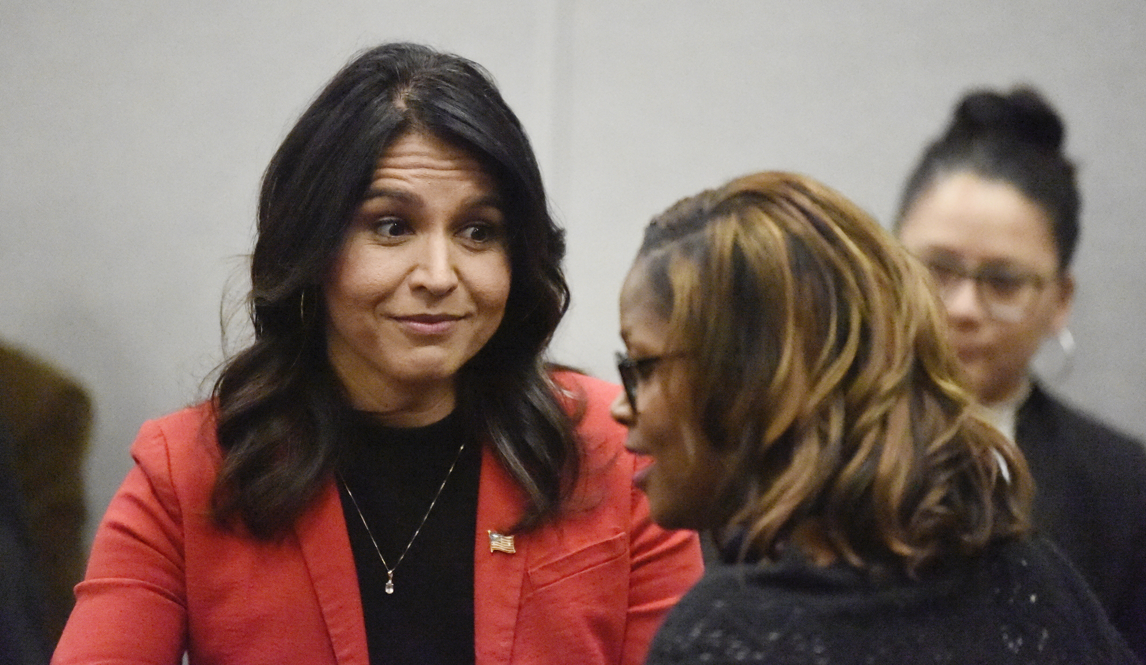 Tulsi Gabbard counterprograms Iowa debate by talking Iran with Dennis Kucinich