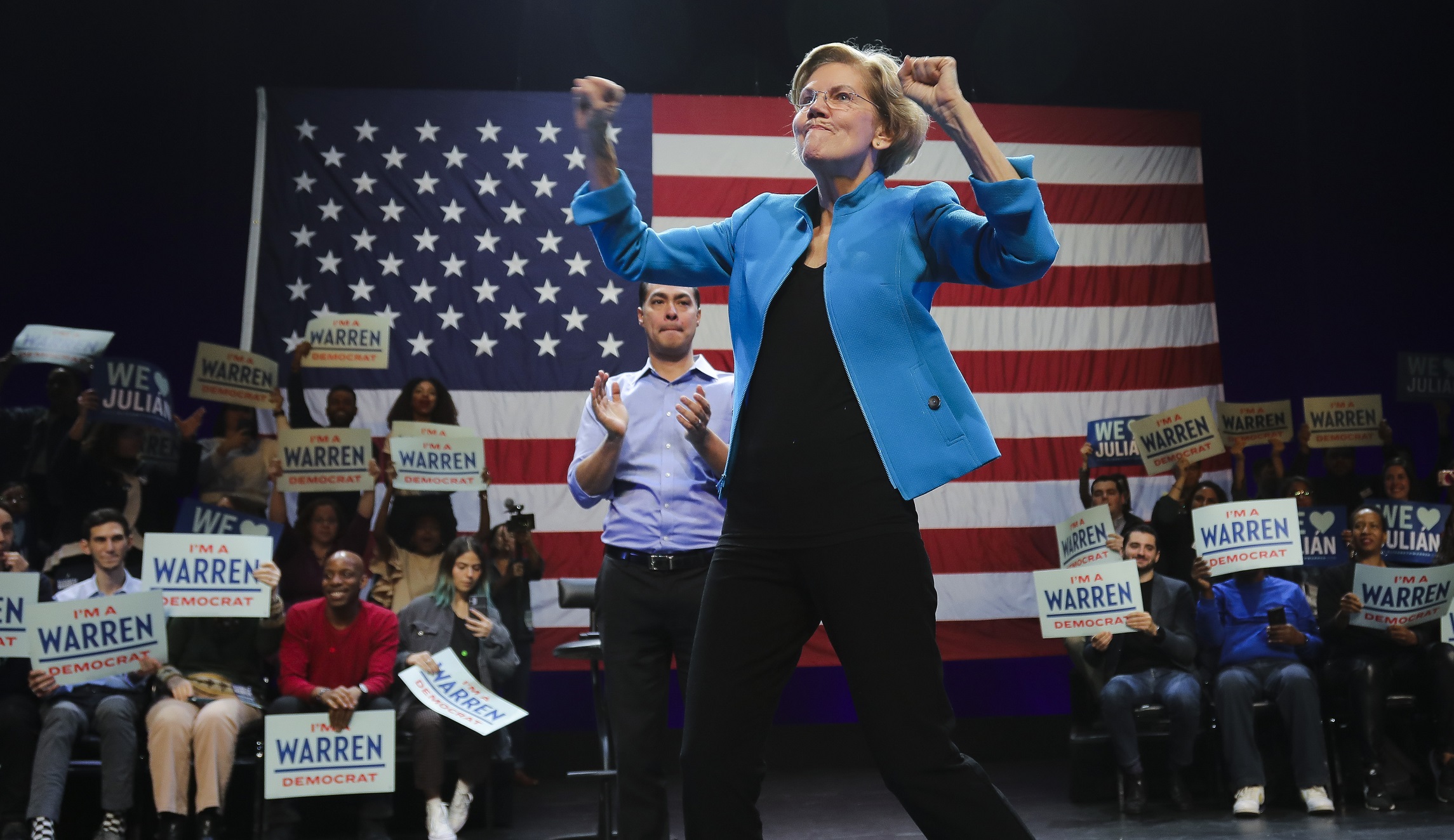 ‘You’re a fraud!’: Protester screams at Elizabeth Warren for ‘siding with Iran’