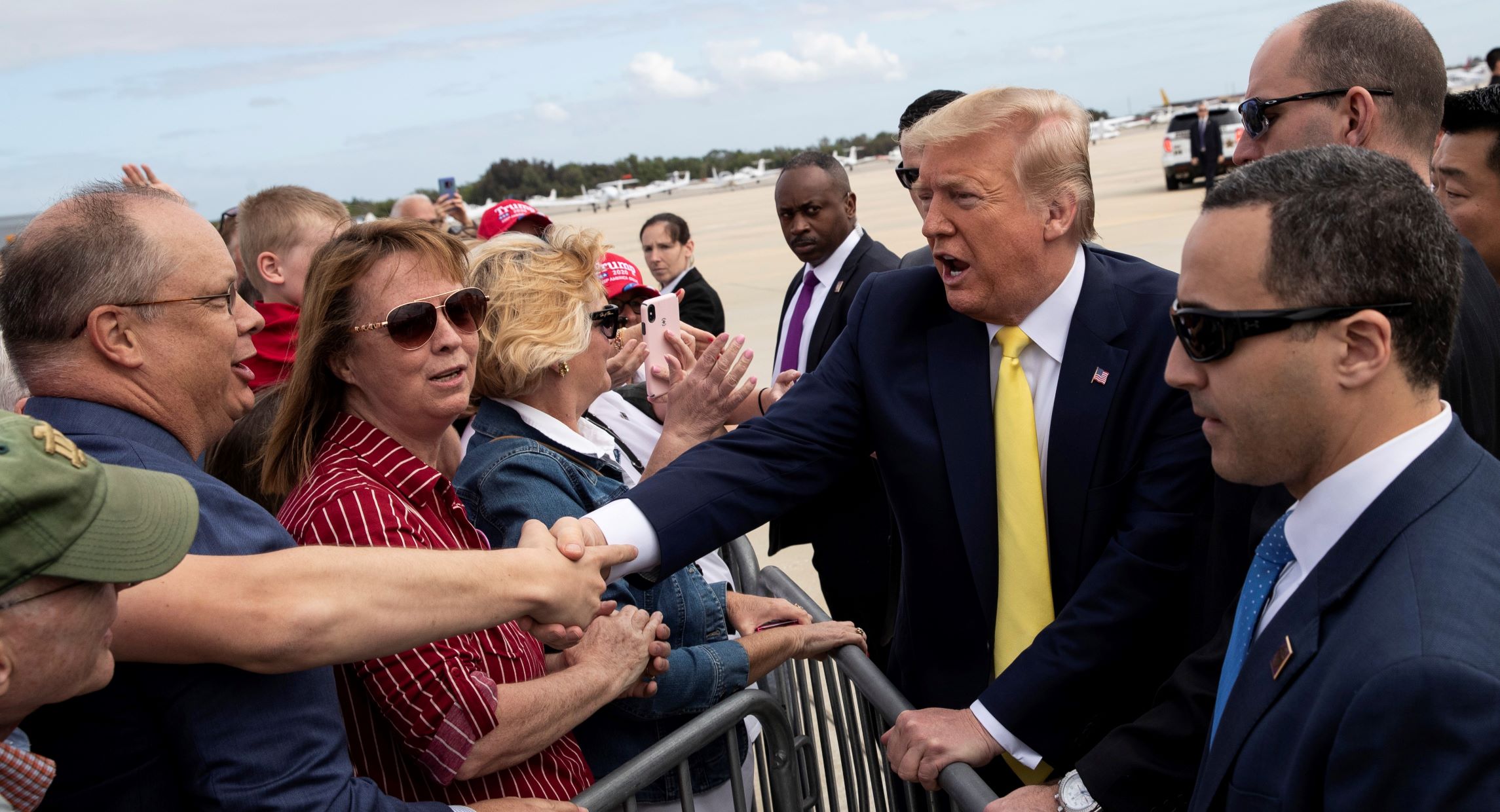 ‘A week ago, everyone was pretty sanguine’: Coronavirus political peril begins to dawn on Trumpworld