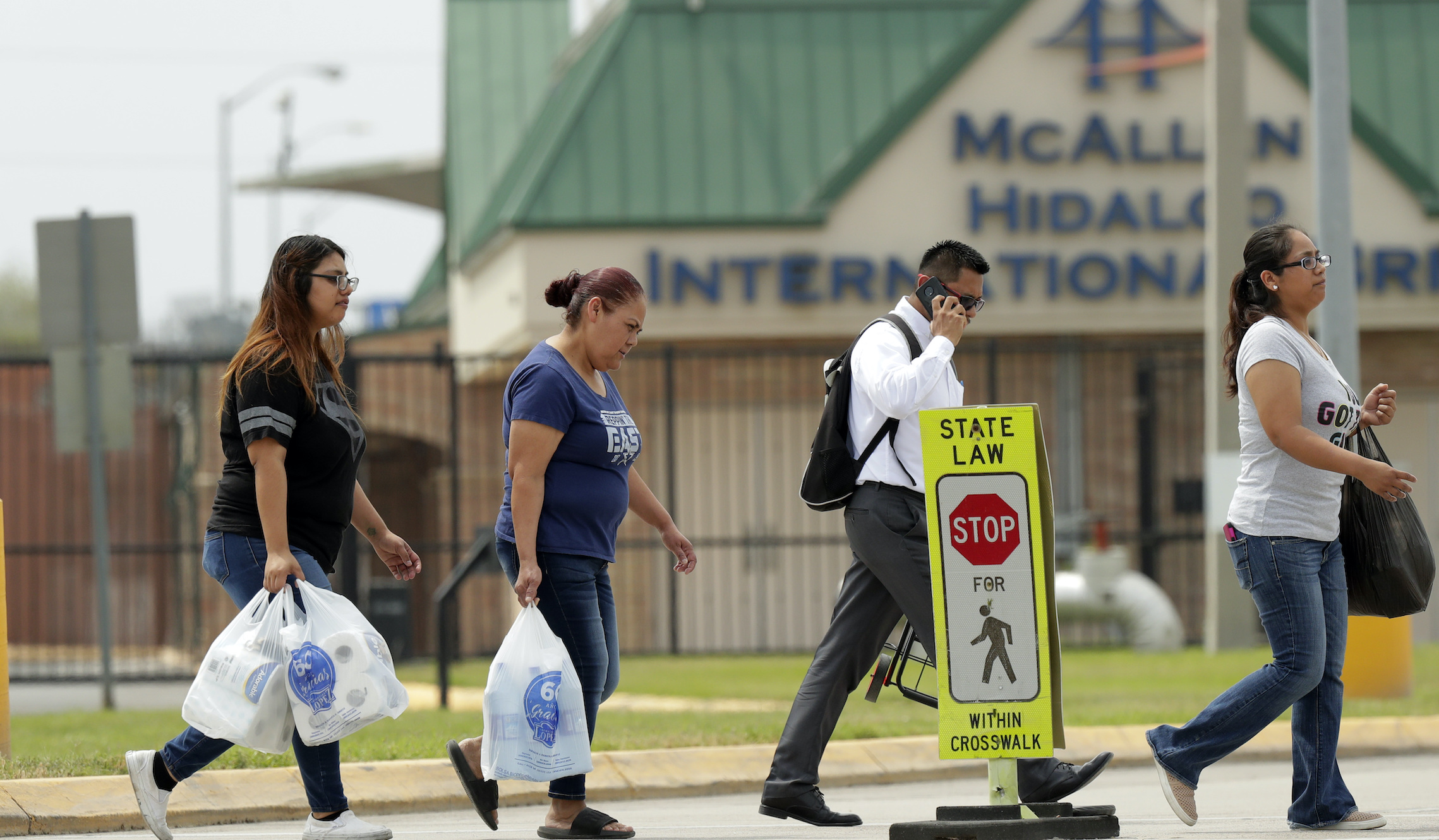 Trump administration to keep borders with Canada and Mexico closed through June 22