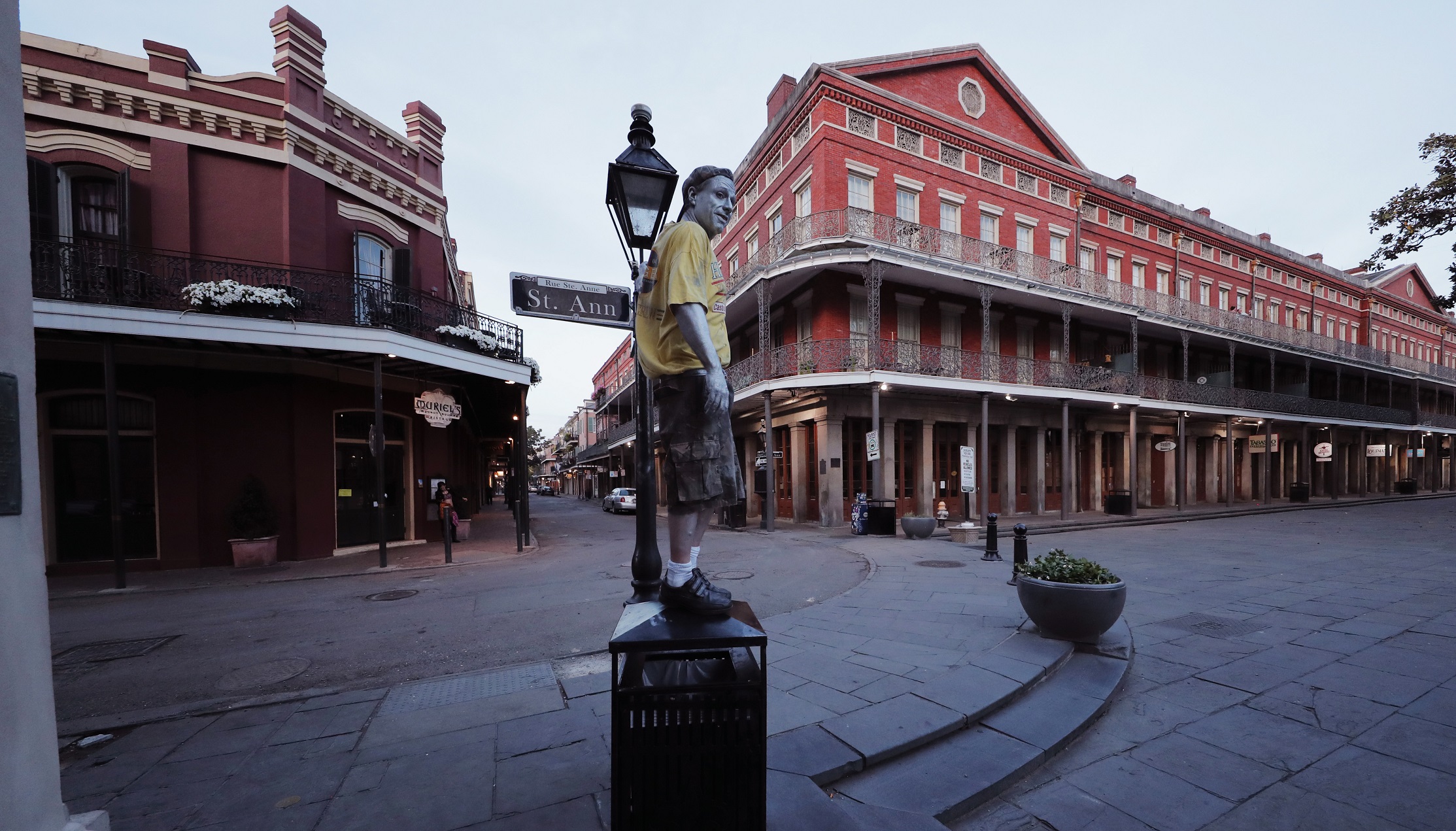 As the coronavirus plagues New Orleans, Drew Brees steps up