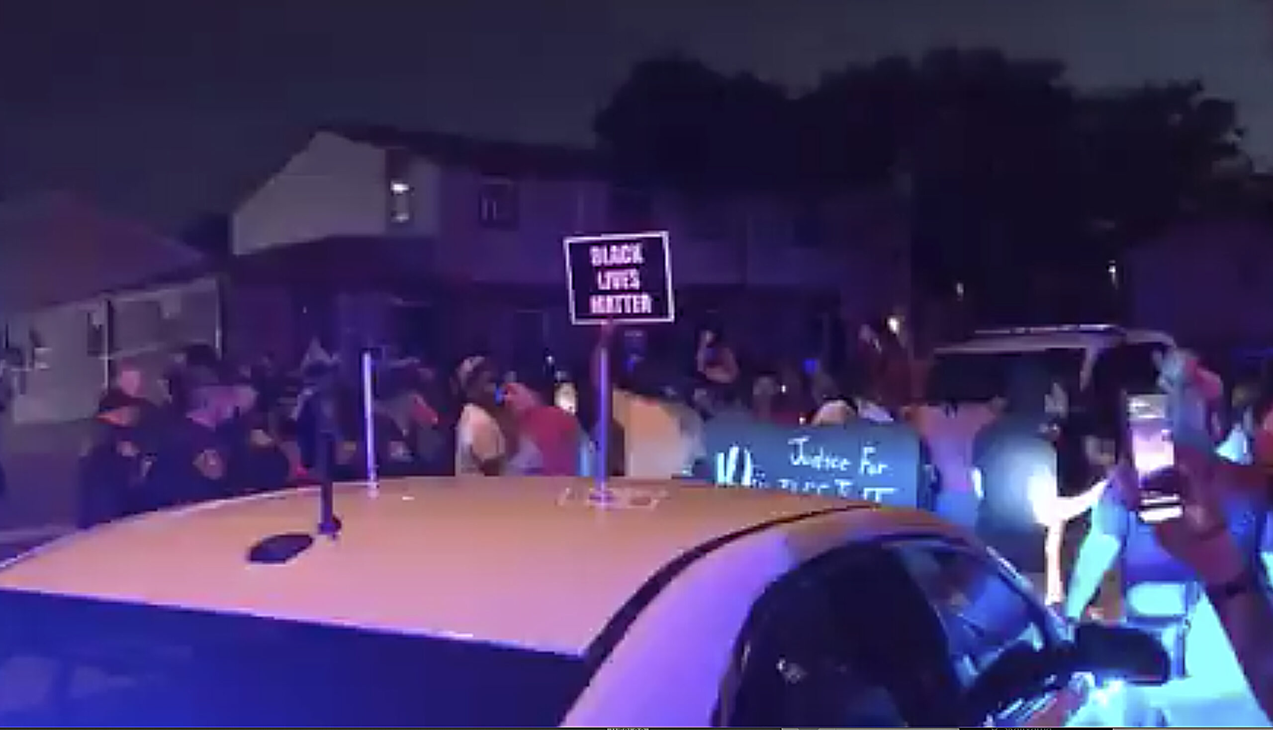 Wisconsin police shoot black man in front of his children