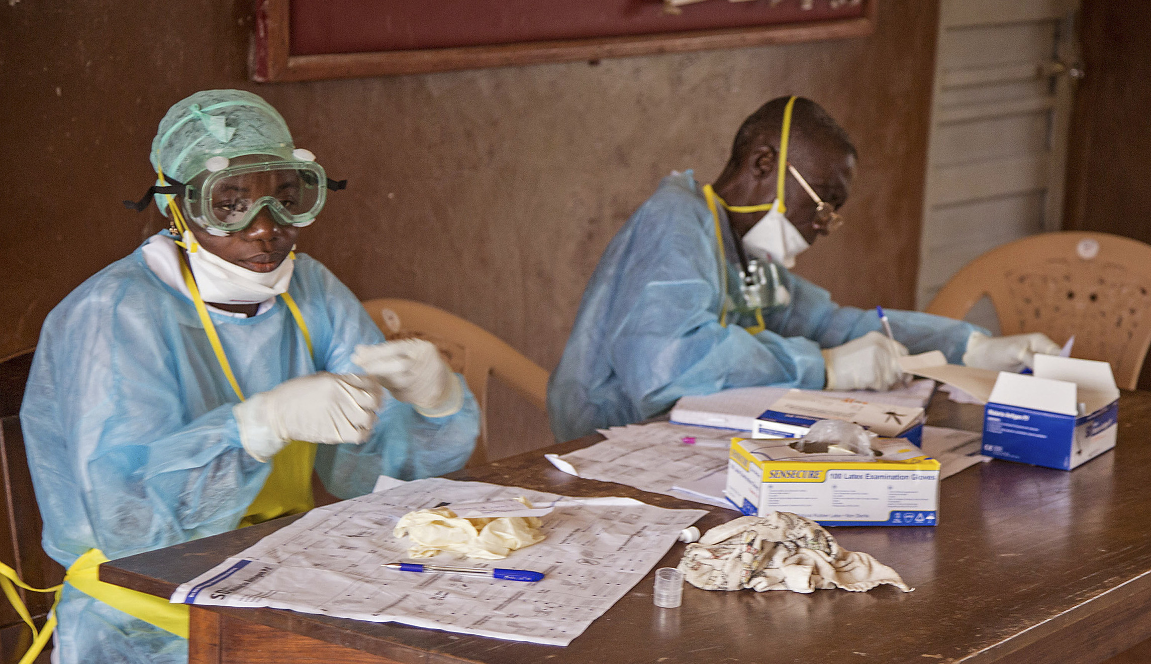 Experimental Ebola vaccine heads to Congo as death toll reaches 19