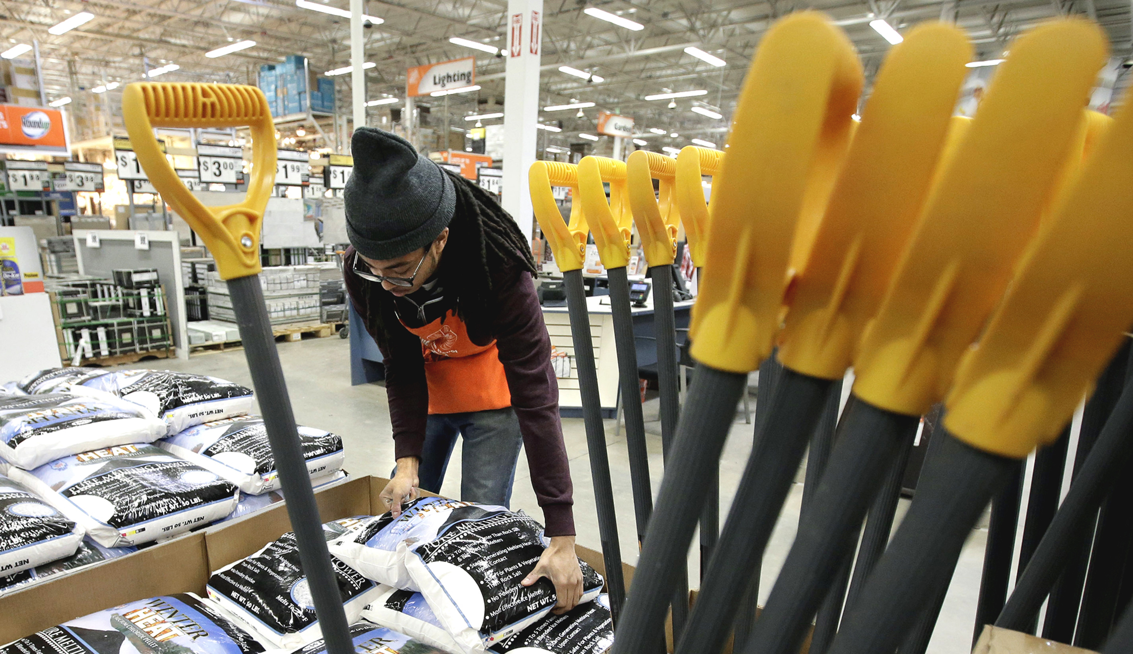 Retailers gang up on the weather to justify slow sales