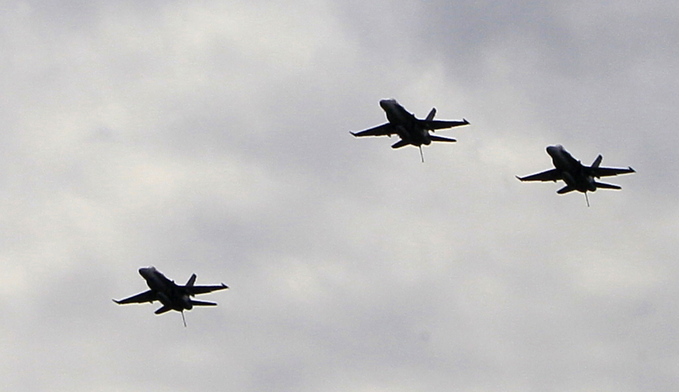 Navy salute to George H.W. Bush: Record-breaking 21-jet memorial flyover in Texas