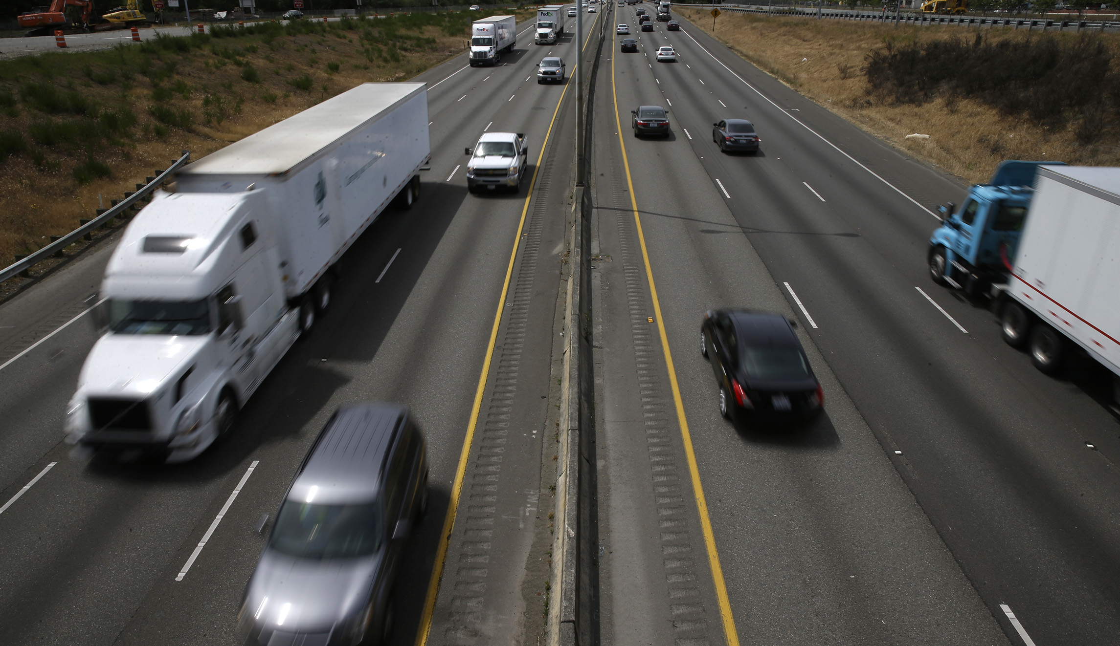 California considering retaliation if EPA weakens vehicle fuel-efficiency rules