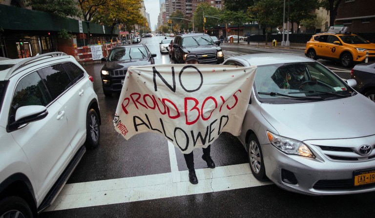 De Blasio says New York will look into obscured license plates on pro-Trump cars