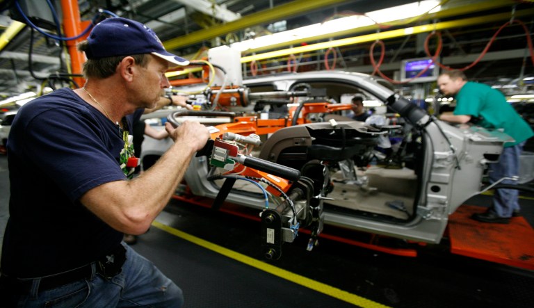 GM workers ratify union contract, ending strike