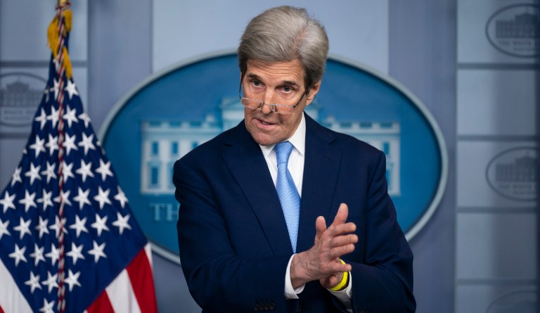 Senate Republicans step up pressure on Kerry to resign over alleged leak to Iran