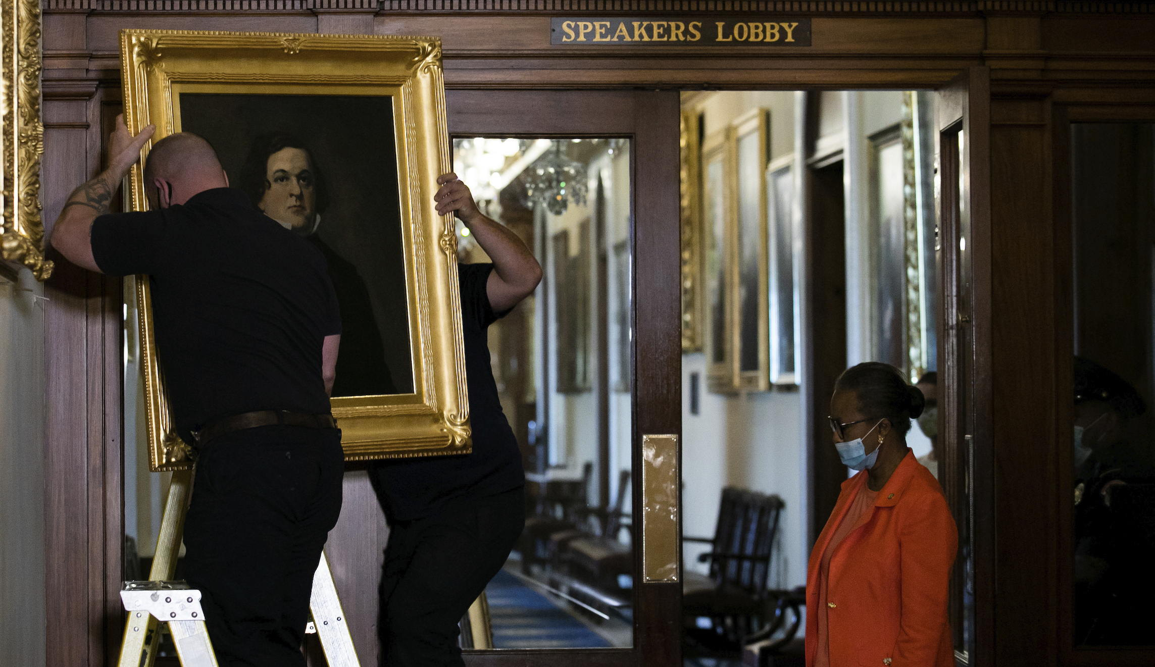 Metal detectors block reporters from key House hallway