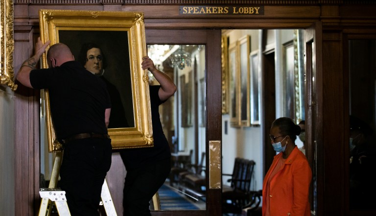 Metal detectors block reporters from key House hallway