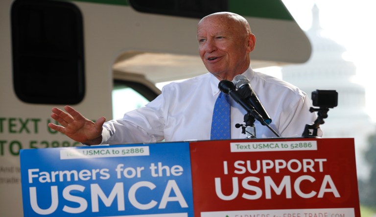 White House and Democrats close on USMCA deal