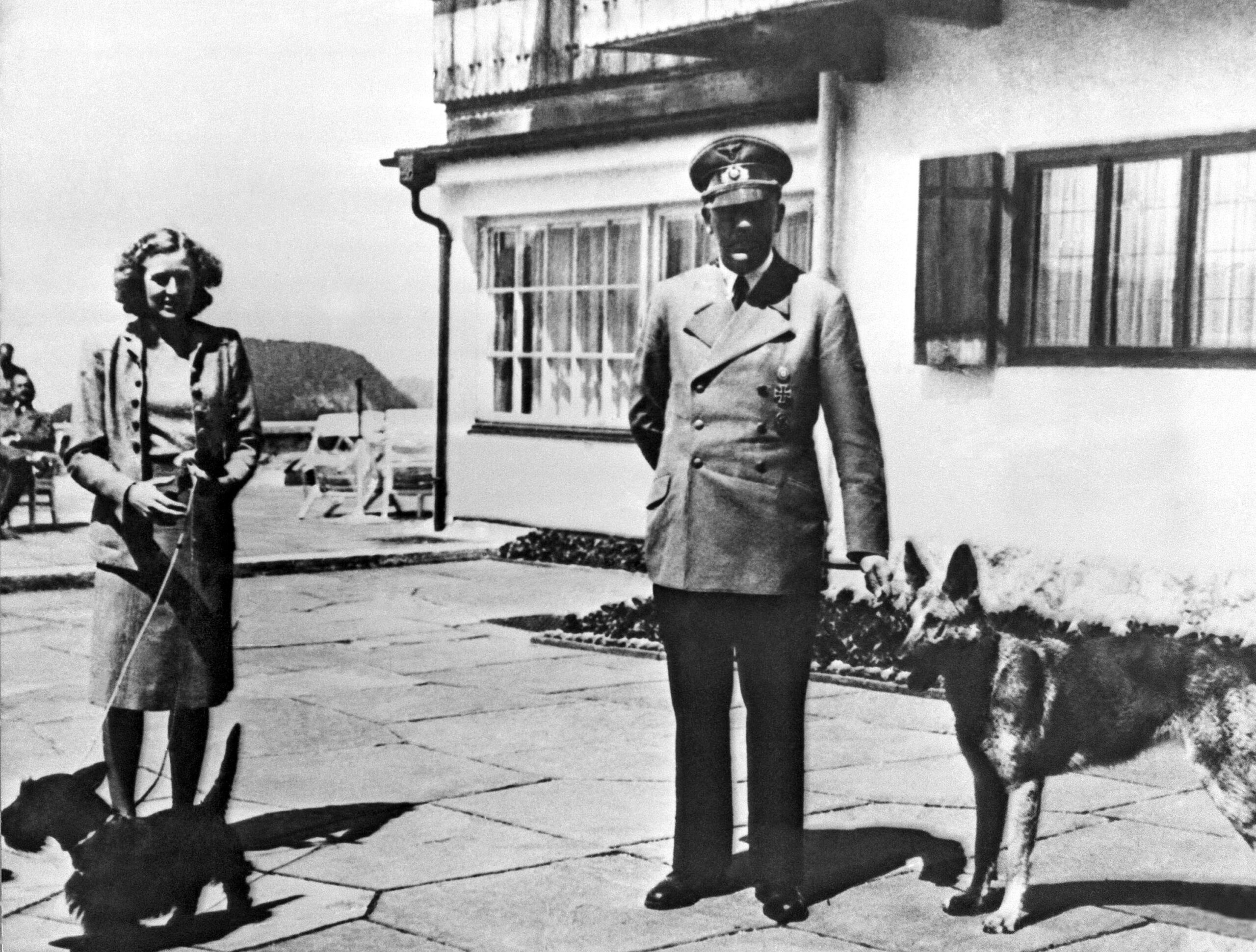 Auction: Hitler’s Berghof toilet seat and Eva Braun’s nighties