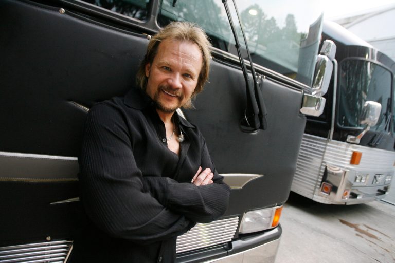 Travis Tritt: America must be ‘pretty decent’ if those who hate it threaten to leave but never do