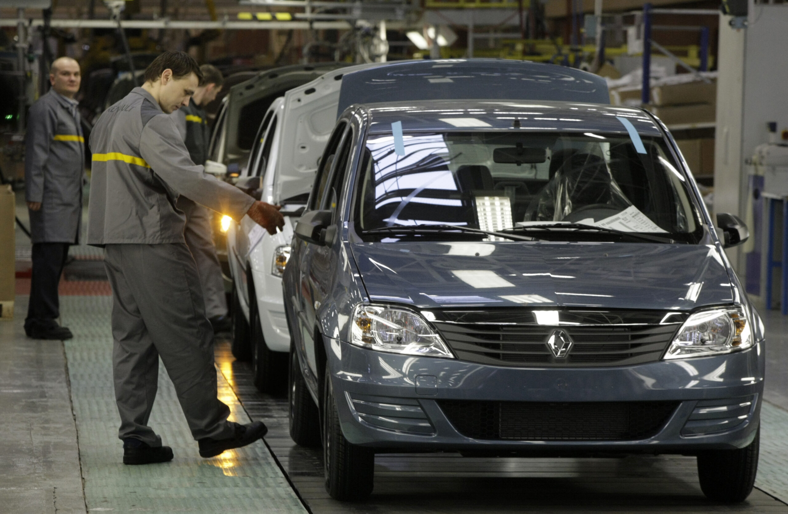 ‘Logistic issues’: Automaker halts Moscow plant temporarily