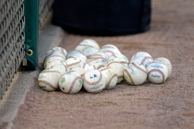 Eight California senior baseball players suspended for taking maskless team picture on campus