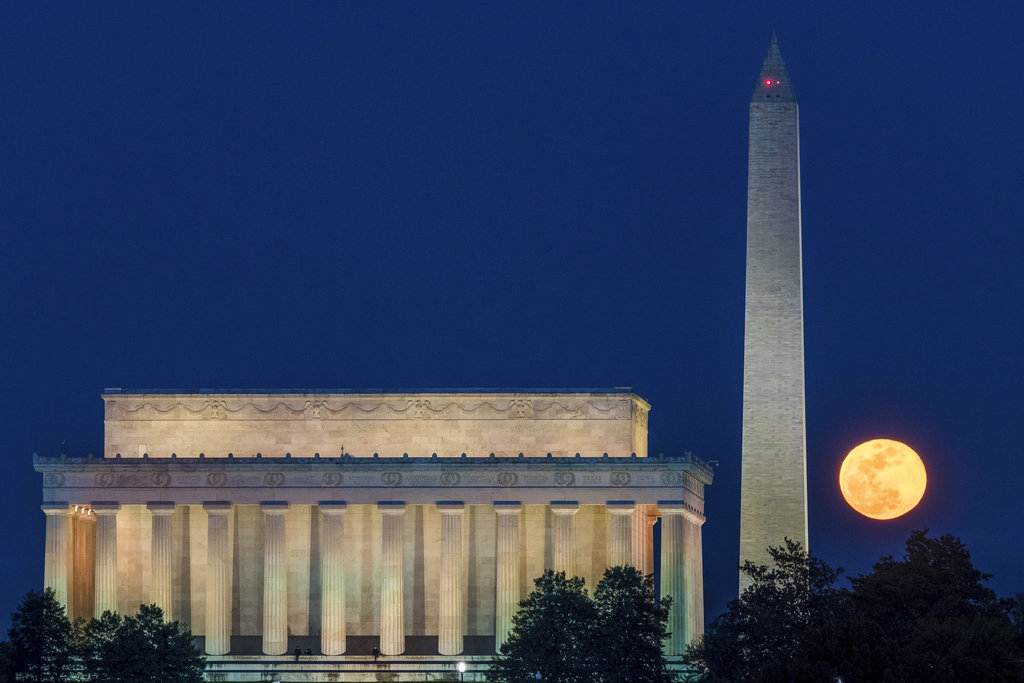 Person airlifted from Reflecting Pool after Park Police respond to shooting at Lincoln Memorial