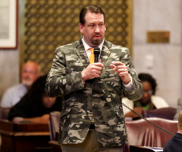 GOP lawmaker apologizes for behaving like a ‘fool’ during high school basketball game