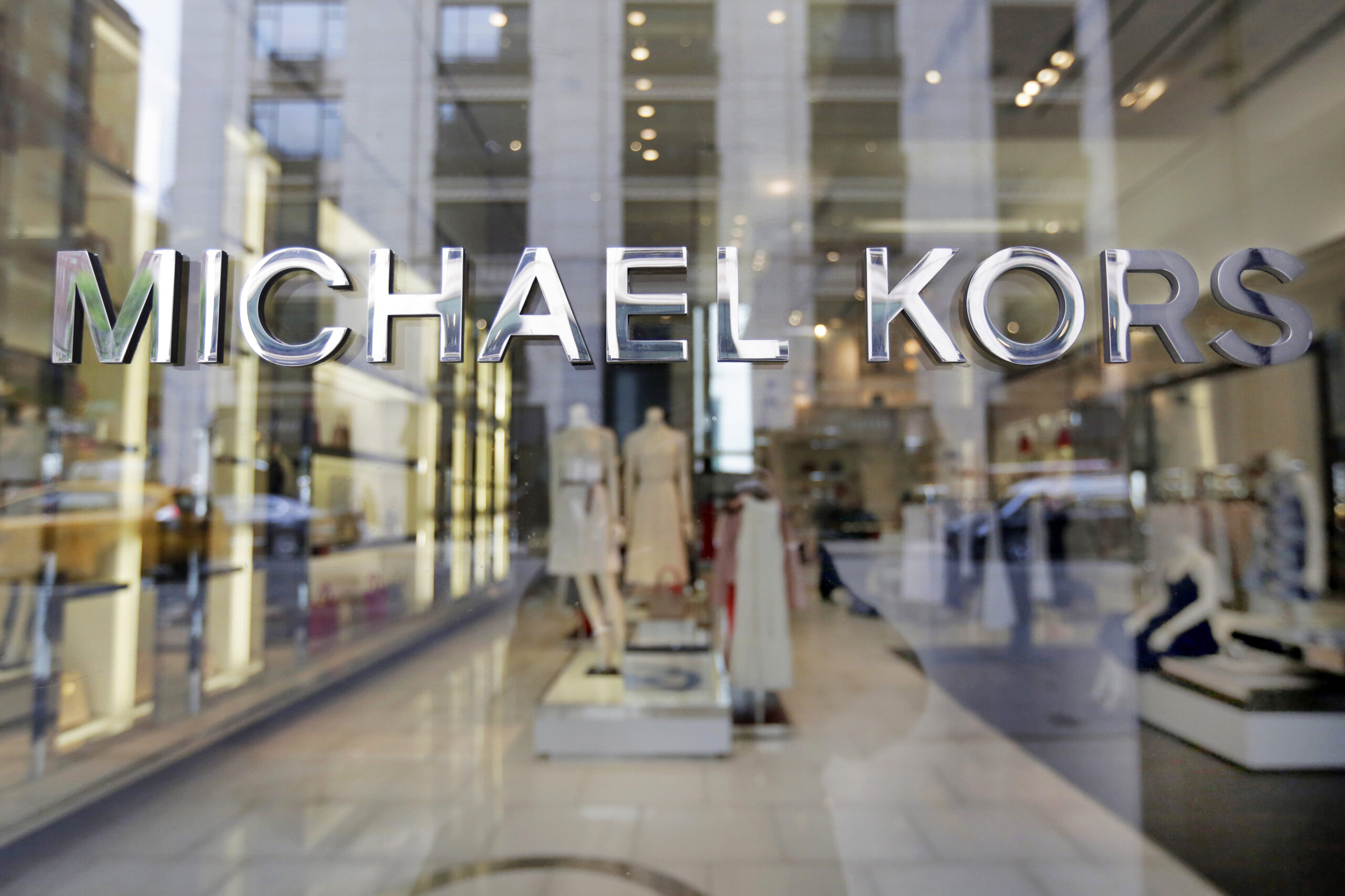 NYC’s Madison Avenue retail stores return to pre-COVID-19 vacancy ahead of holiday season