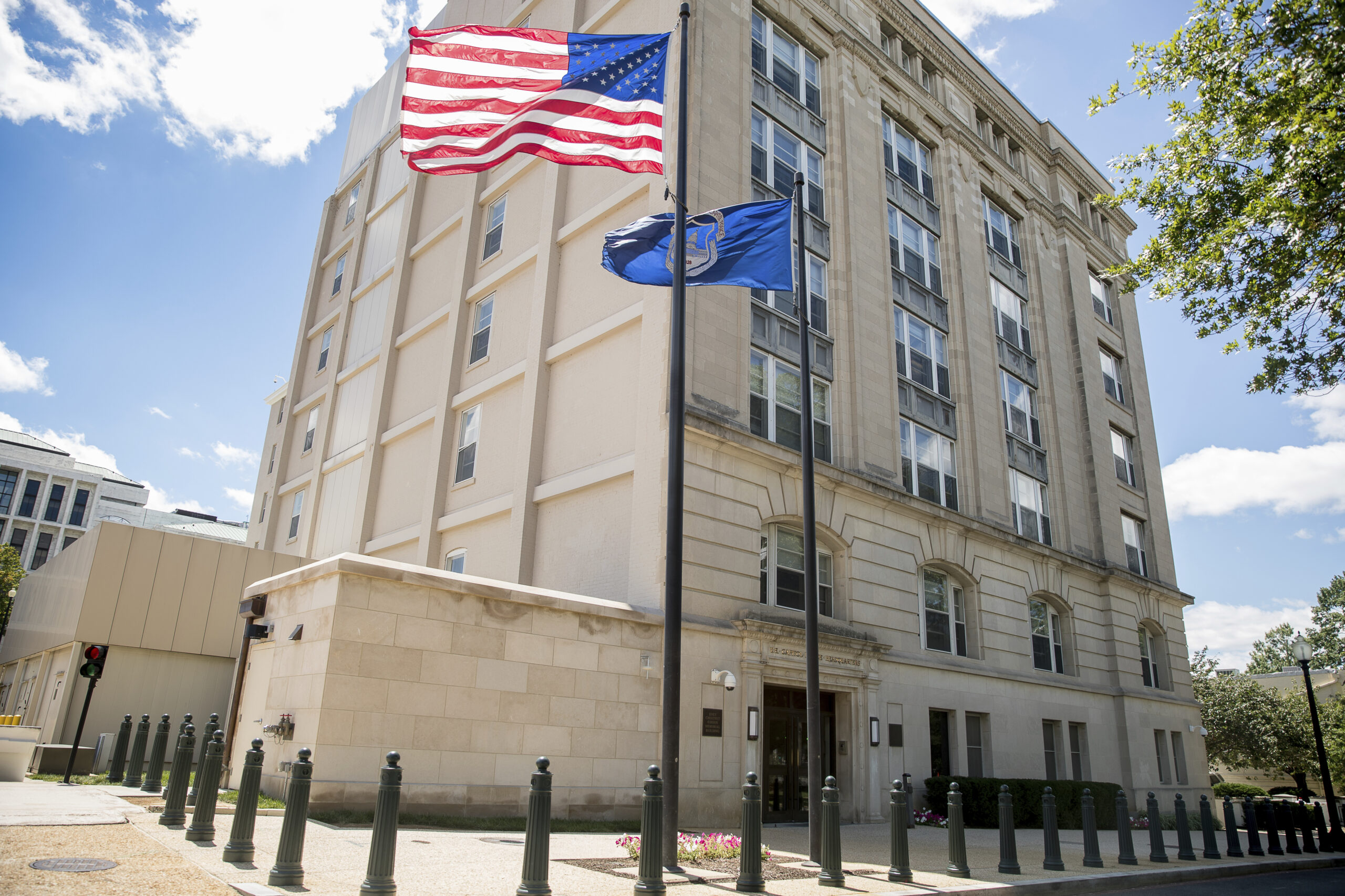 Capitol Police arrest woman with guns outside headquarters