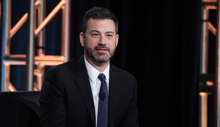 Jimmy Kimmel has apologized for a joke about first lady Melania Trump and moved to de-escalate a feud with Fox News host Sean Hannity.