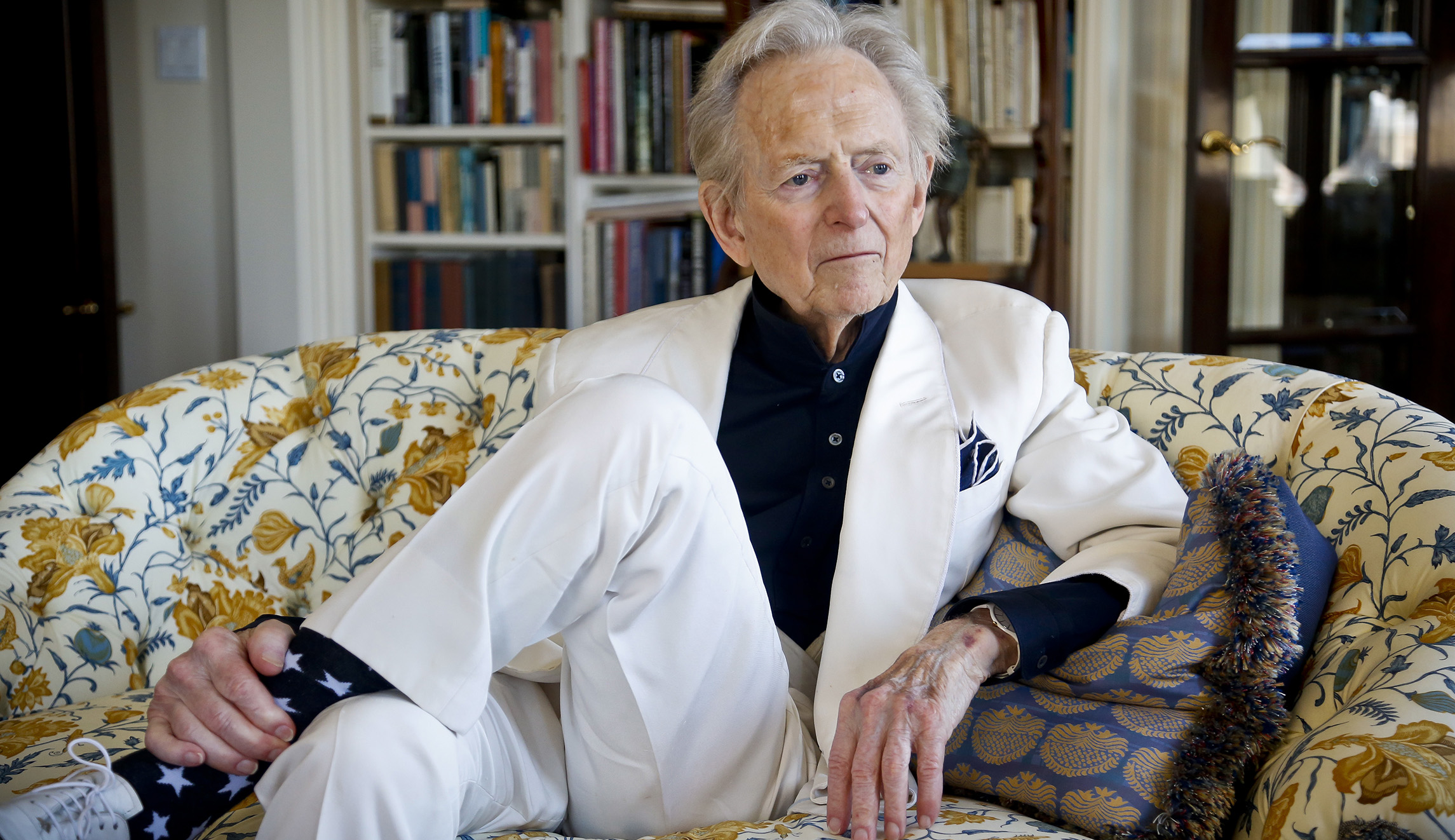 Writer Tom Wolfe dies at 88