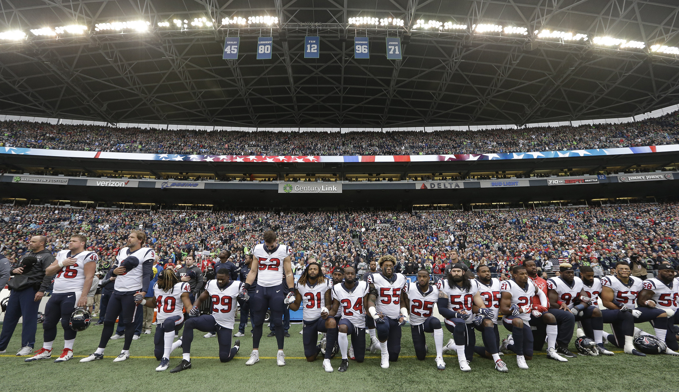 New York Times suggests NFL players protest national anthem rule by ‘holding black-gloved fists in the air’
