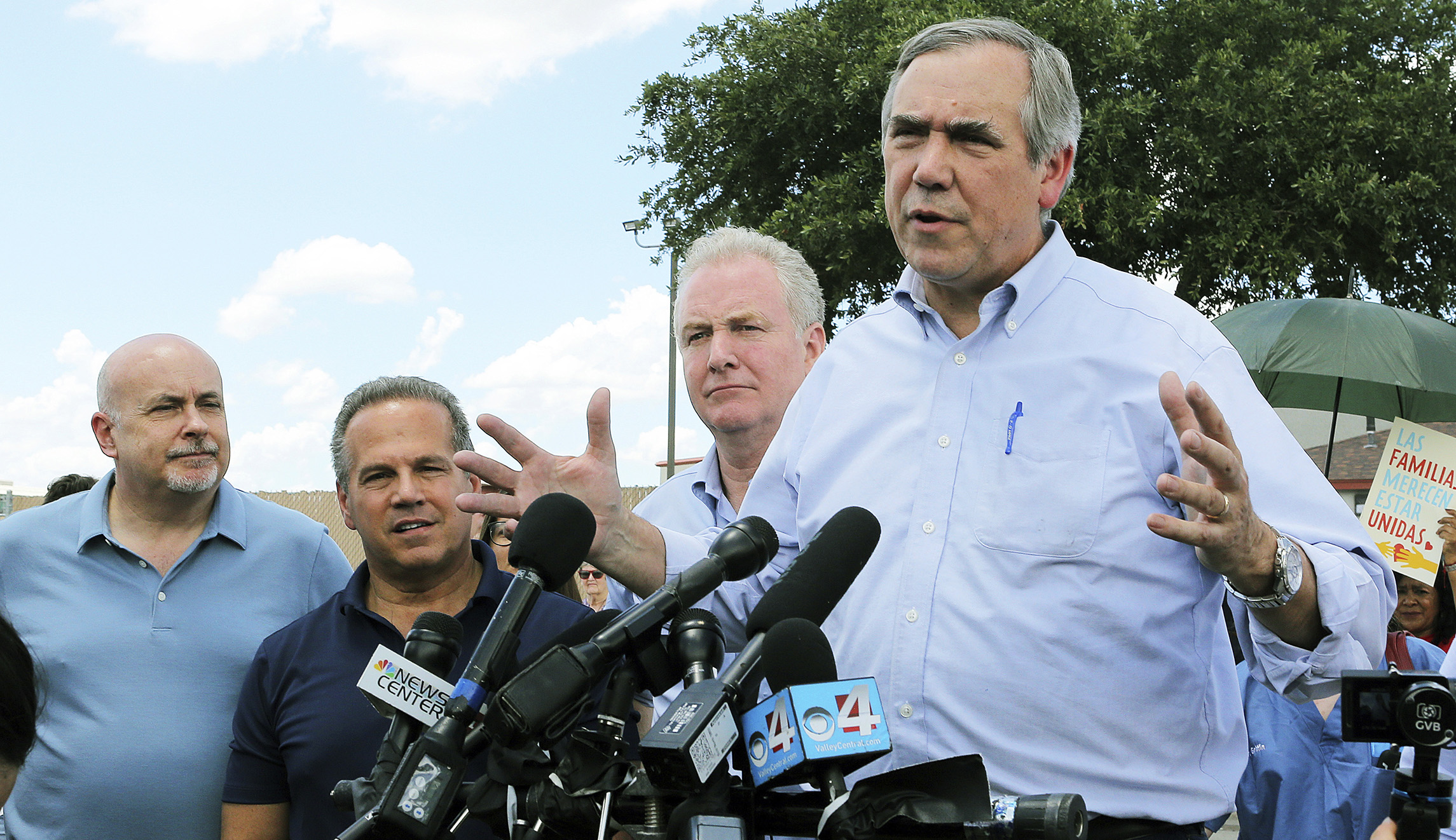 Democrats tour Texas immigration centers in push to end Trump’s zero tolerance policy