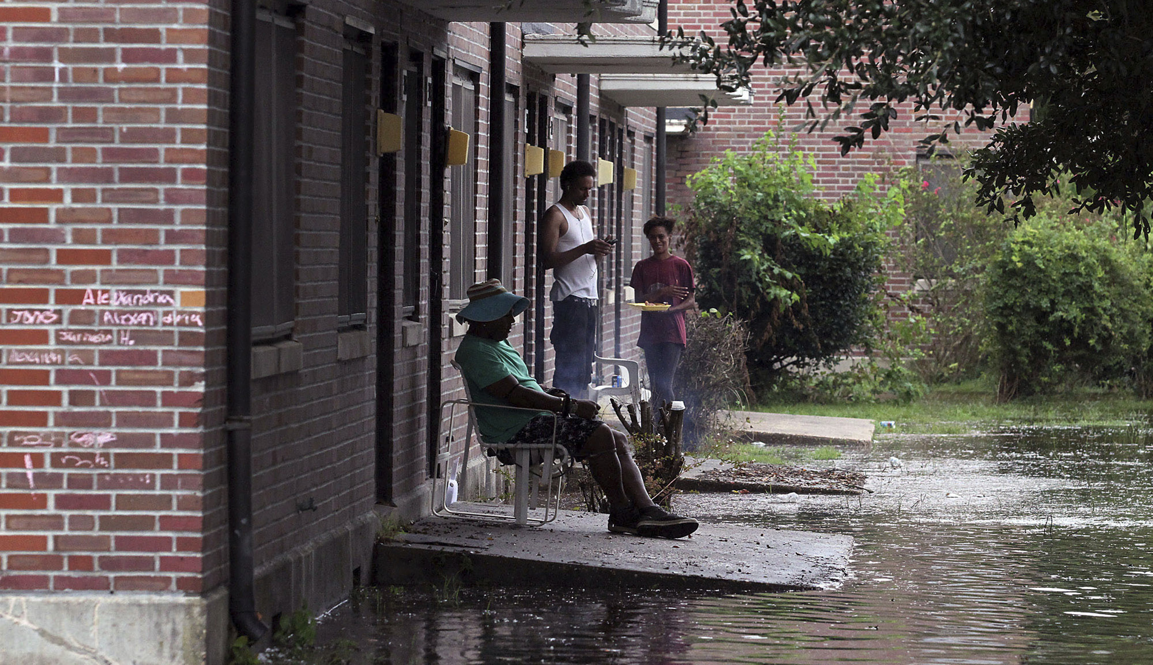 Flooding, power outages, trapped people as Hurricane Florence makes landfall