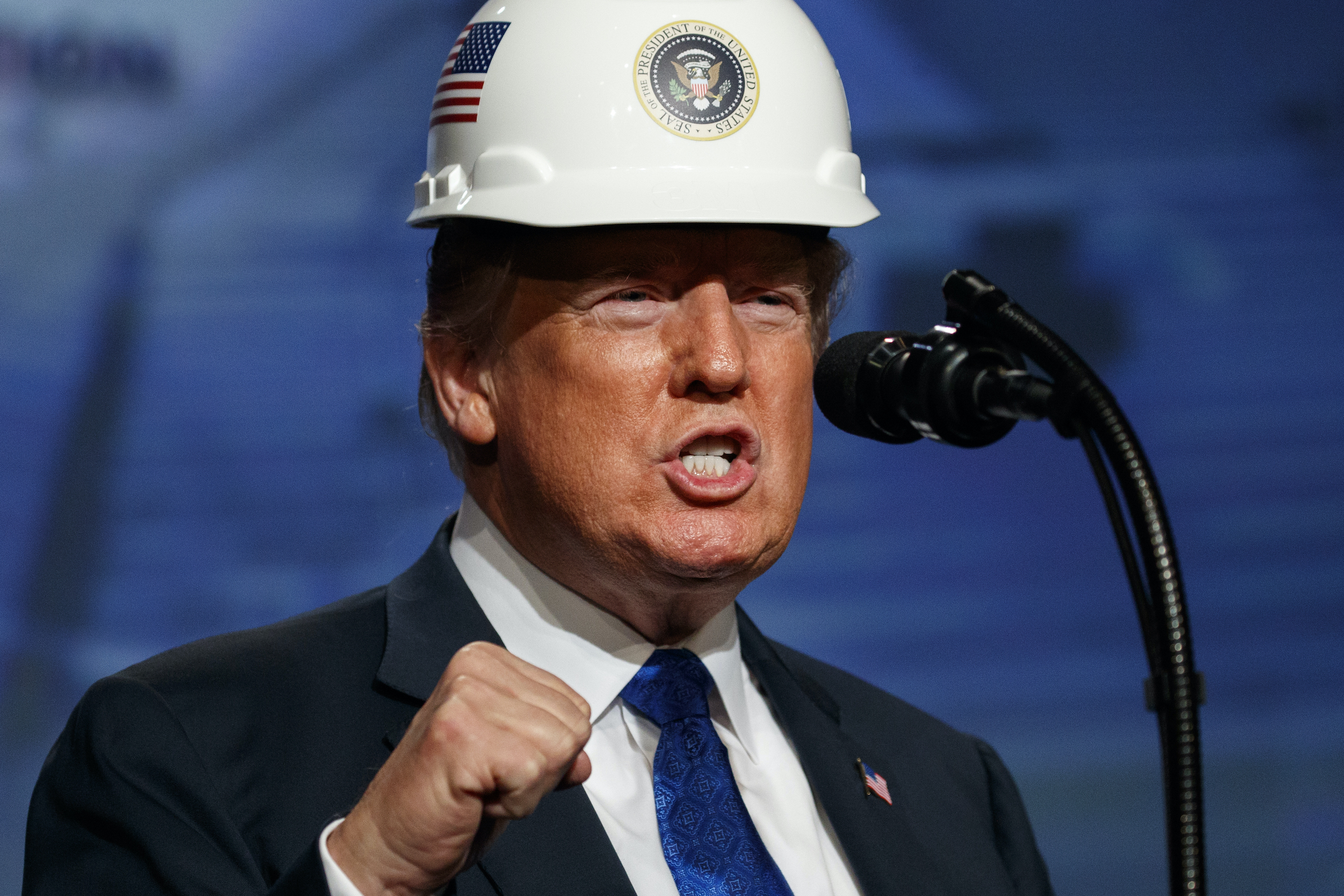 Not just suburbanites: Trump has a problem with noncollege white voters too