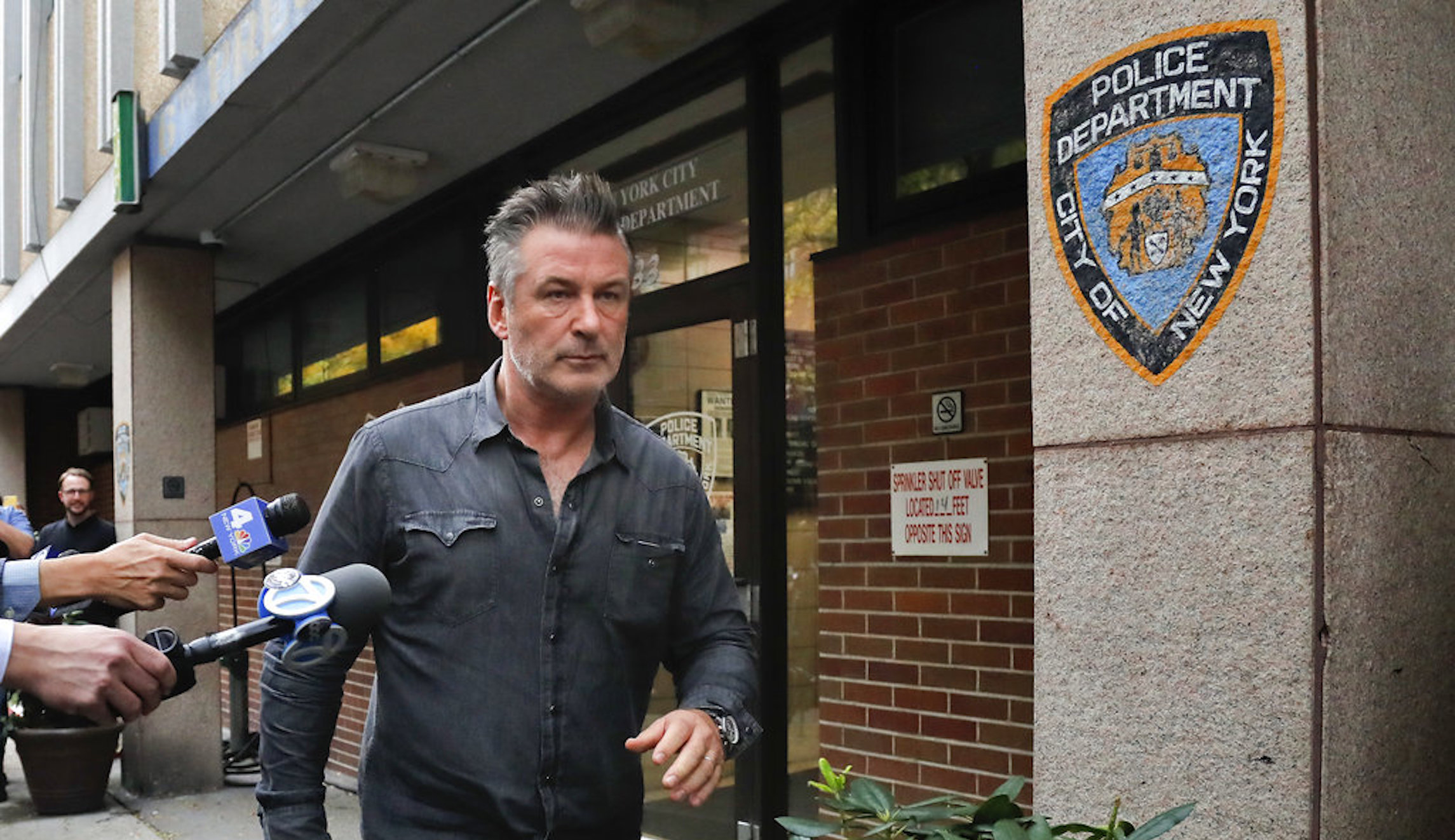 Separate misfires occurred days before Baldwin accident, film crew says